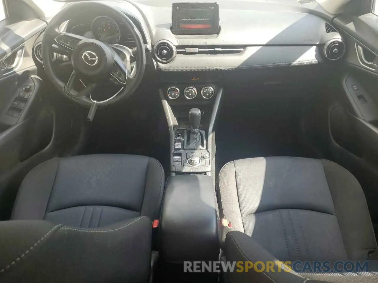 8 fotografías del automóvil dañado JM1DKDB73K1461235 MAZDA CX-3 2019