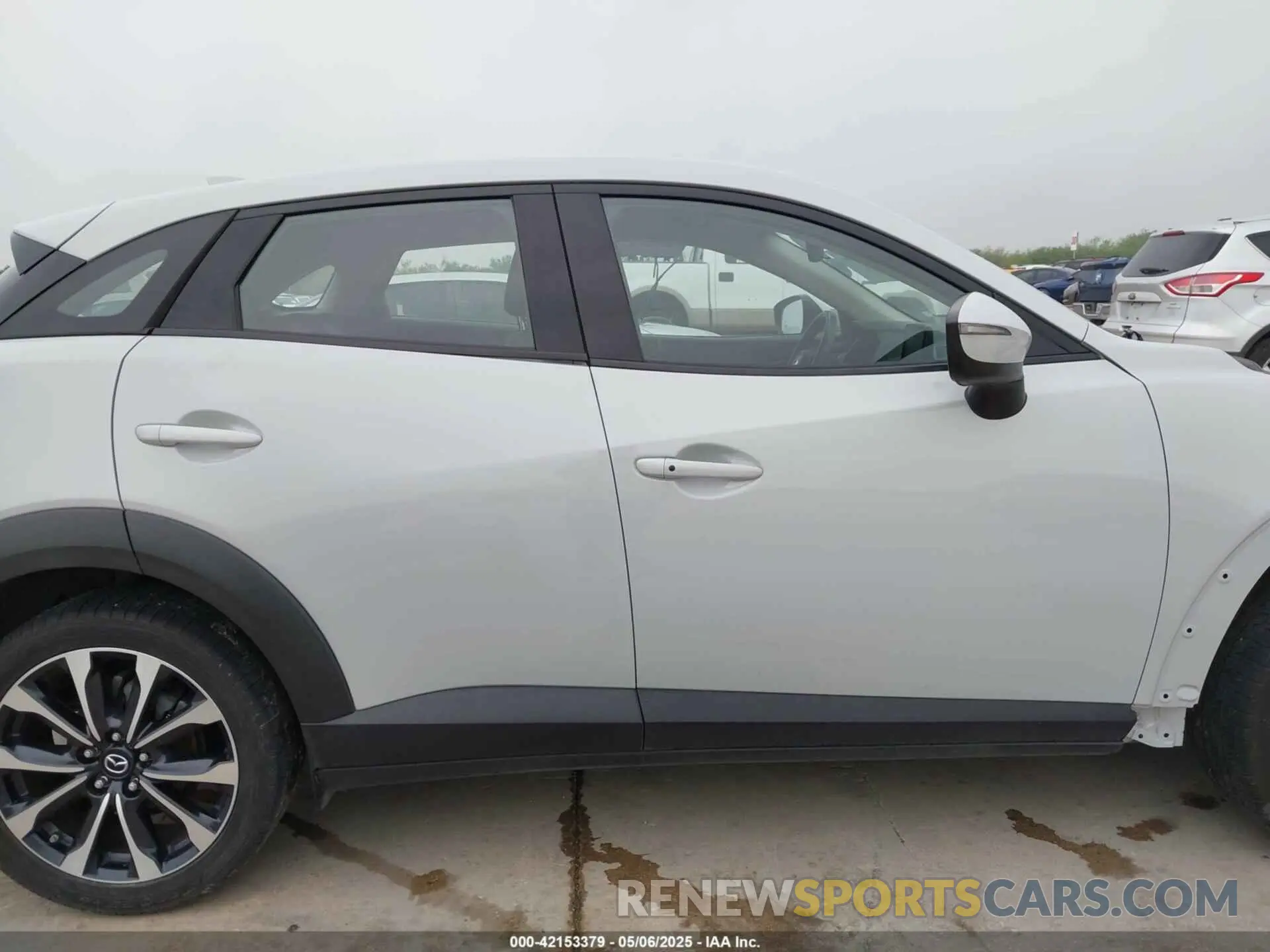 13 fotografías del automóvil dañado JM1DKDC71K1420987 MAZDA CX-3 2019