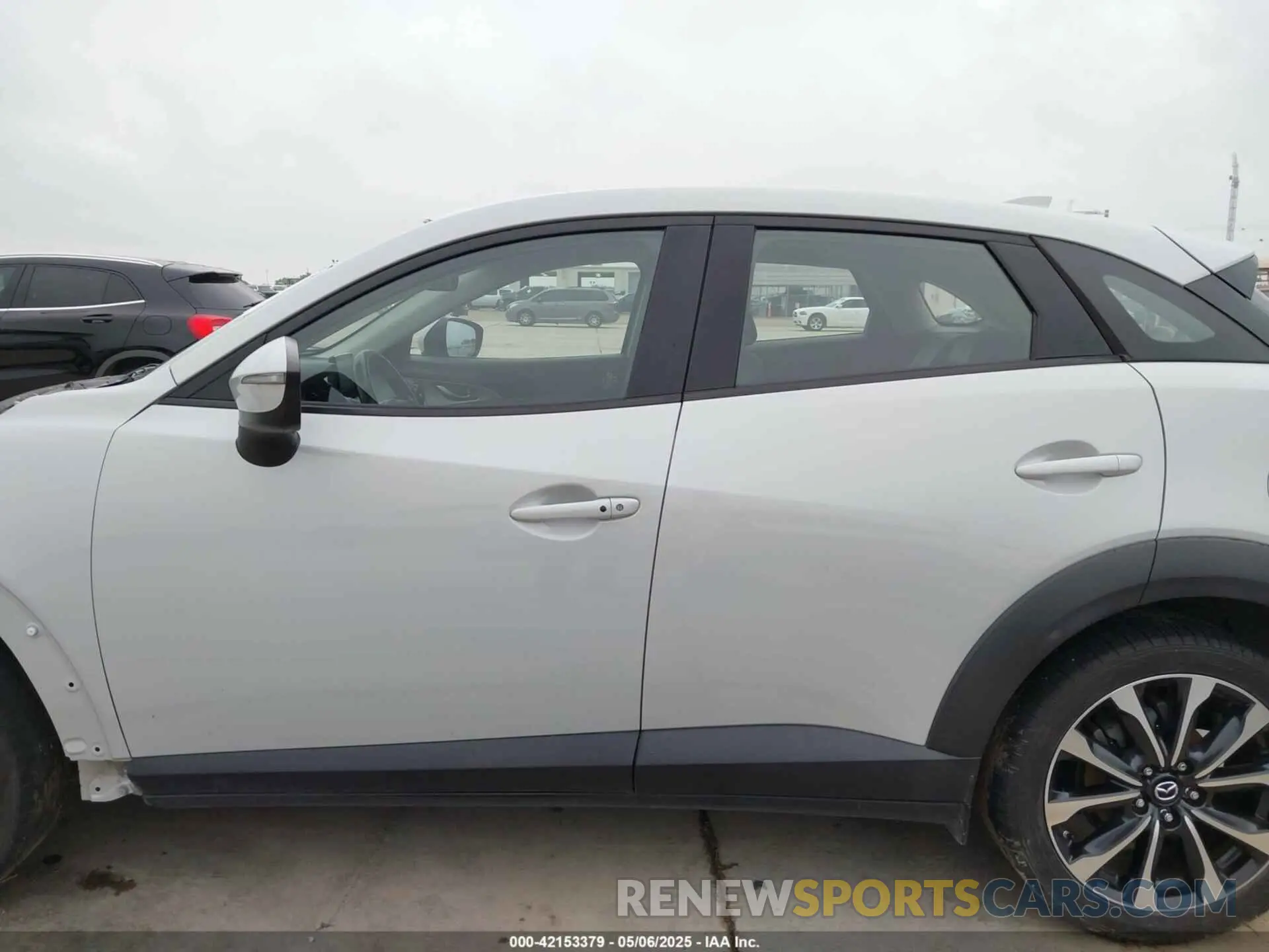 14 fotografías del automóvil dañado JM1DKDC71K1420987 MAZDA CX-3 2019