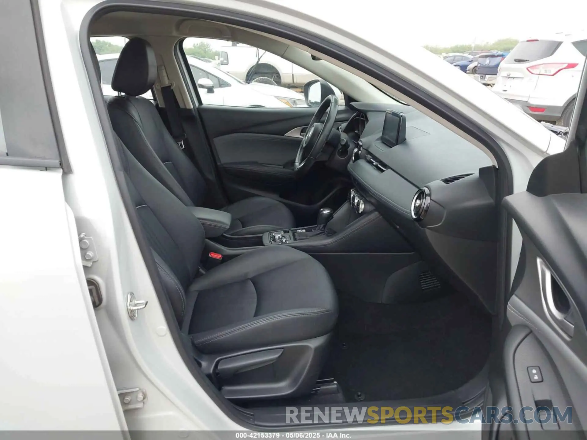 5 fotografías del automóvil dañado JM1DKDC71K1420987 MAZDA CX-3 2019