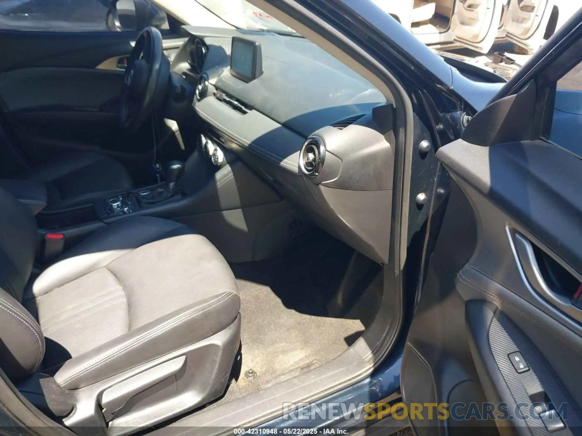 5 fotografías del automóvil dañado JM1DKDC72K0402522 MAZDA CX-3 2019