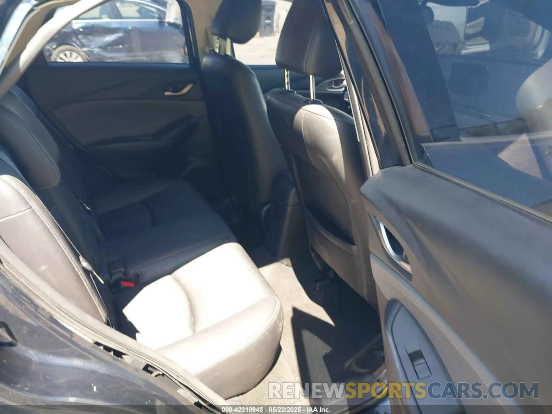 8 fotografías del automóvil dañado JM1DKDC72K0402522 MAZDA CX-3 2019