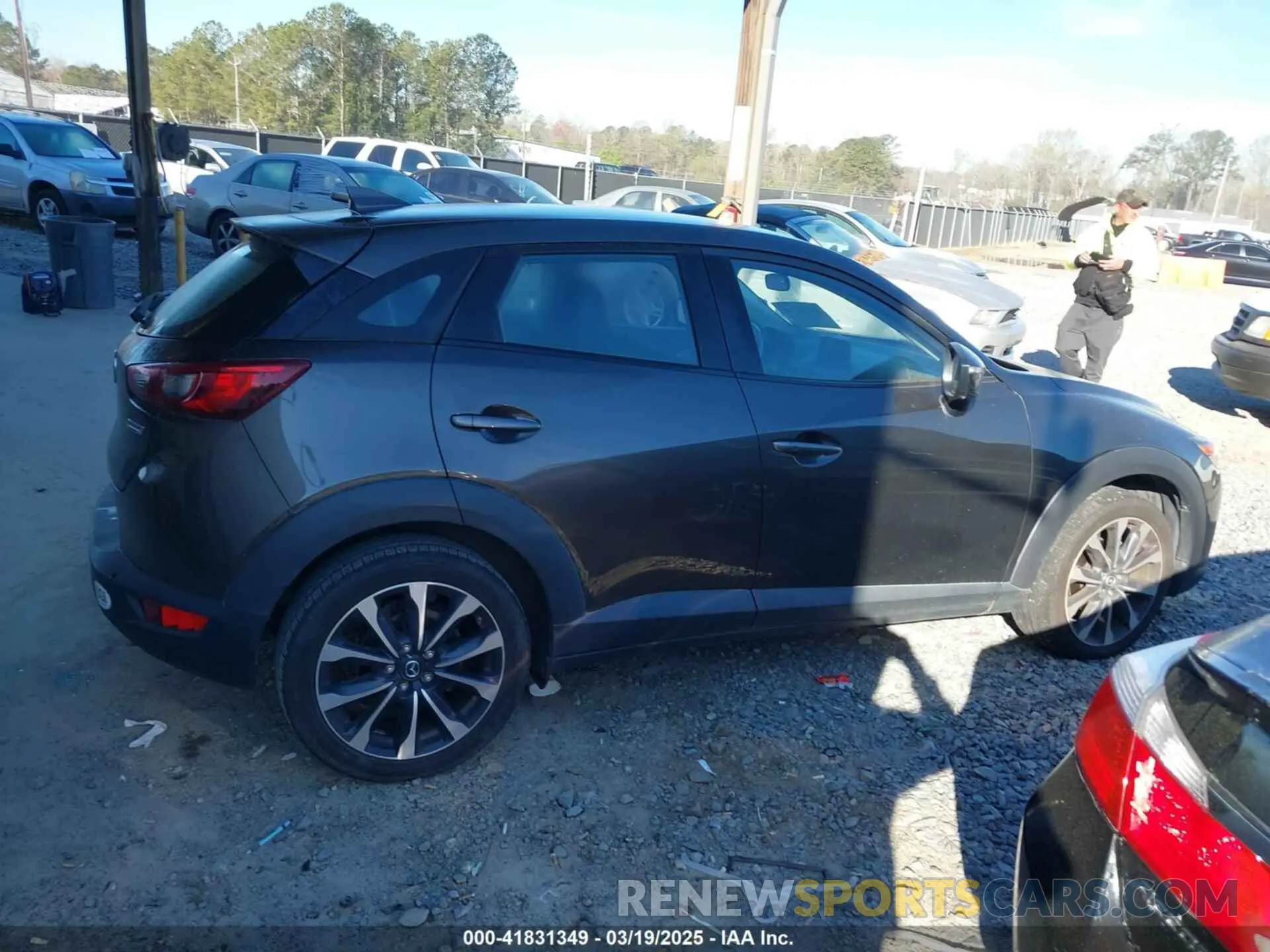 12 fotografías del automóvil dañado JM1DKDC76K0404001 MAZDA CX-3 2019