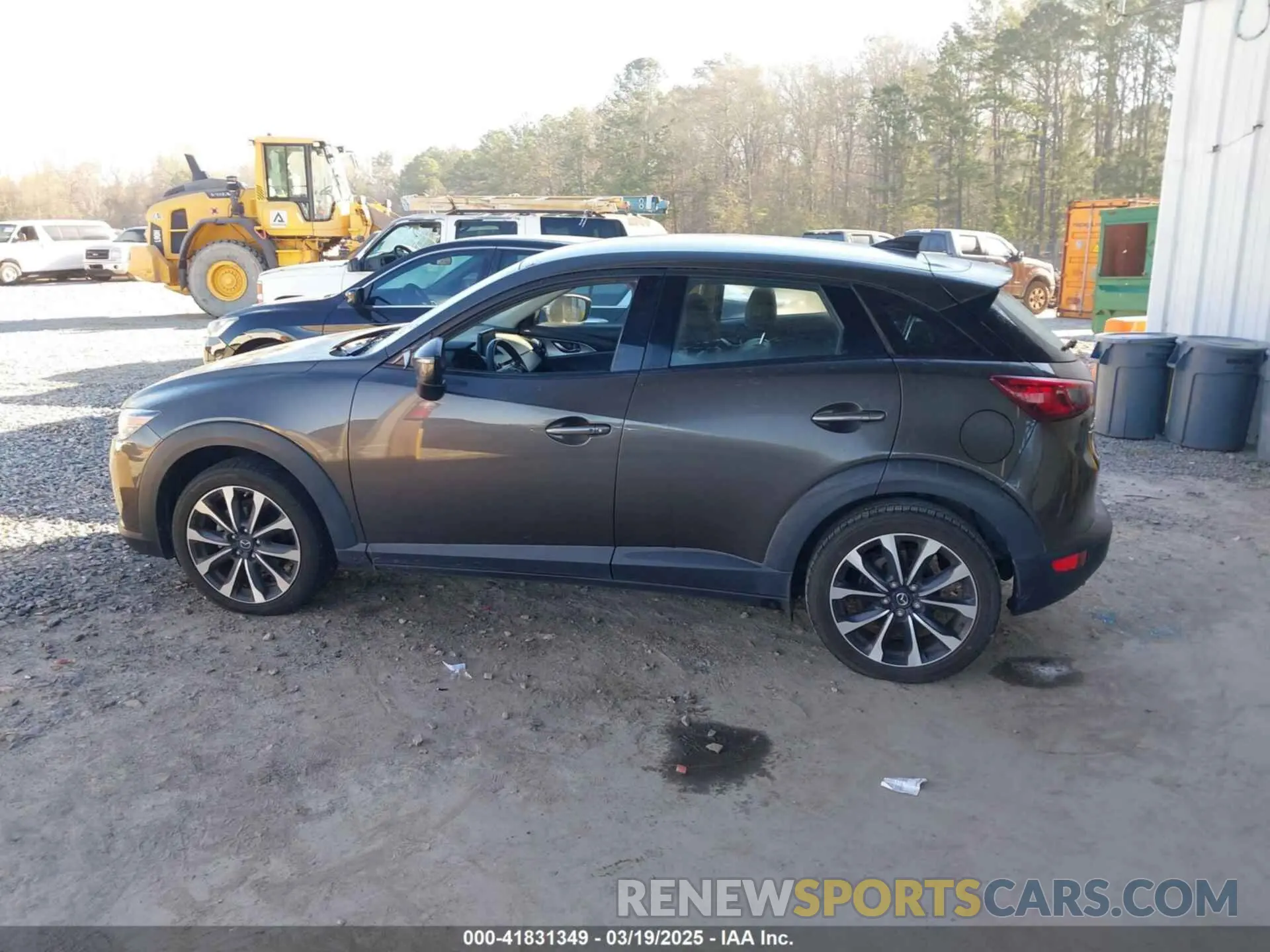 13 fotografías del automóvil dañado JM1DKDC76K0404001 MAZDA CX-3 2019