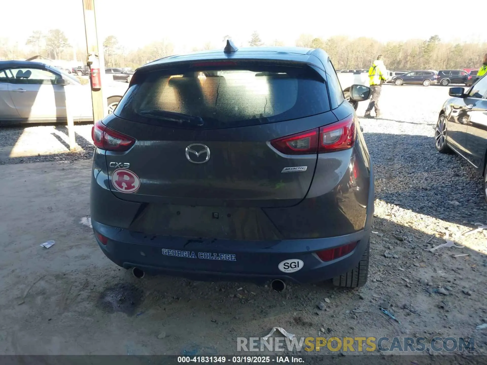 15 fotografías del automóvil dañado JM1DKDC76K0404001 MAZDA CX-3 2019