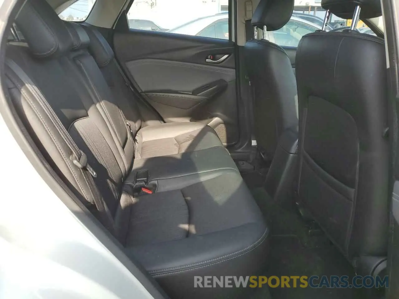 11 fotografías del automóvil dañado JM1DKDC76K1401187 MAZDA CX-3 2019