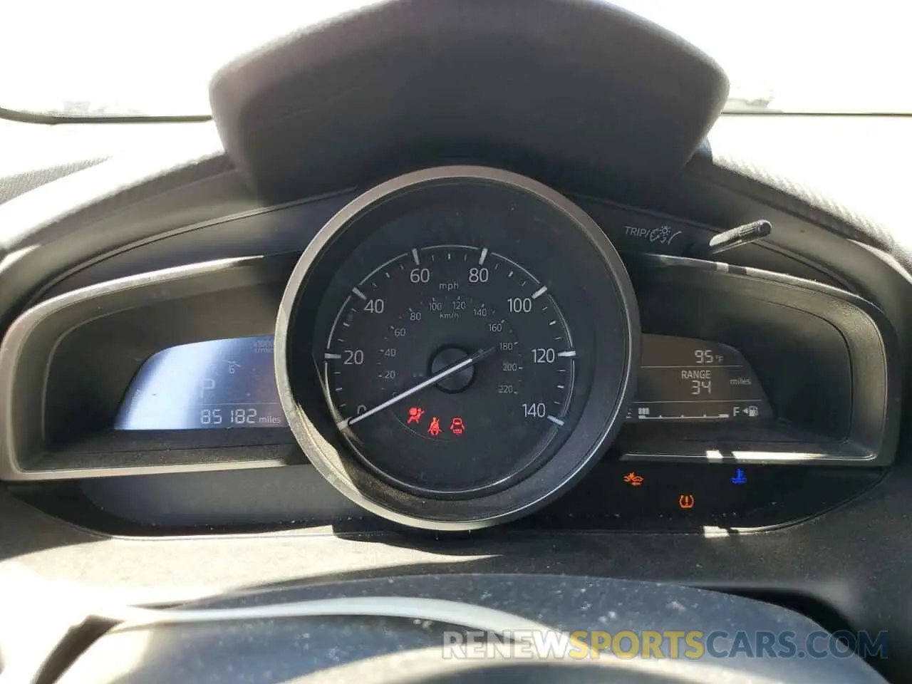 9 fotografías del automóvil dañado JM1DKDC77K0403035 MAZDA CX-3 2019