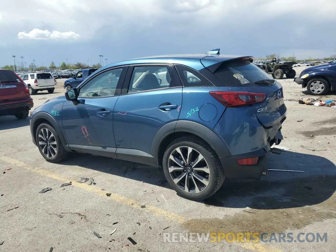 2 fotografías del automóvil dañado JM1DKDC79K0403635 MAZDA CX-3 2019