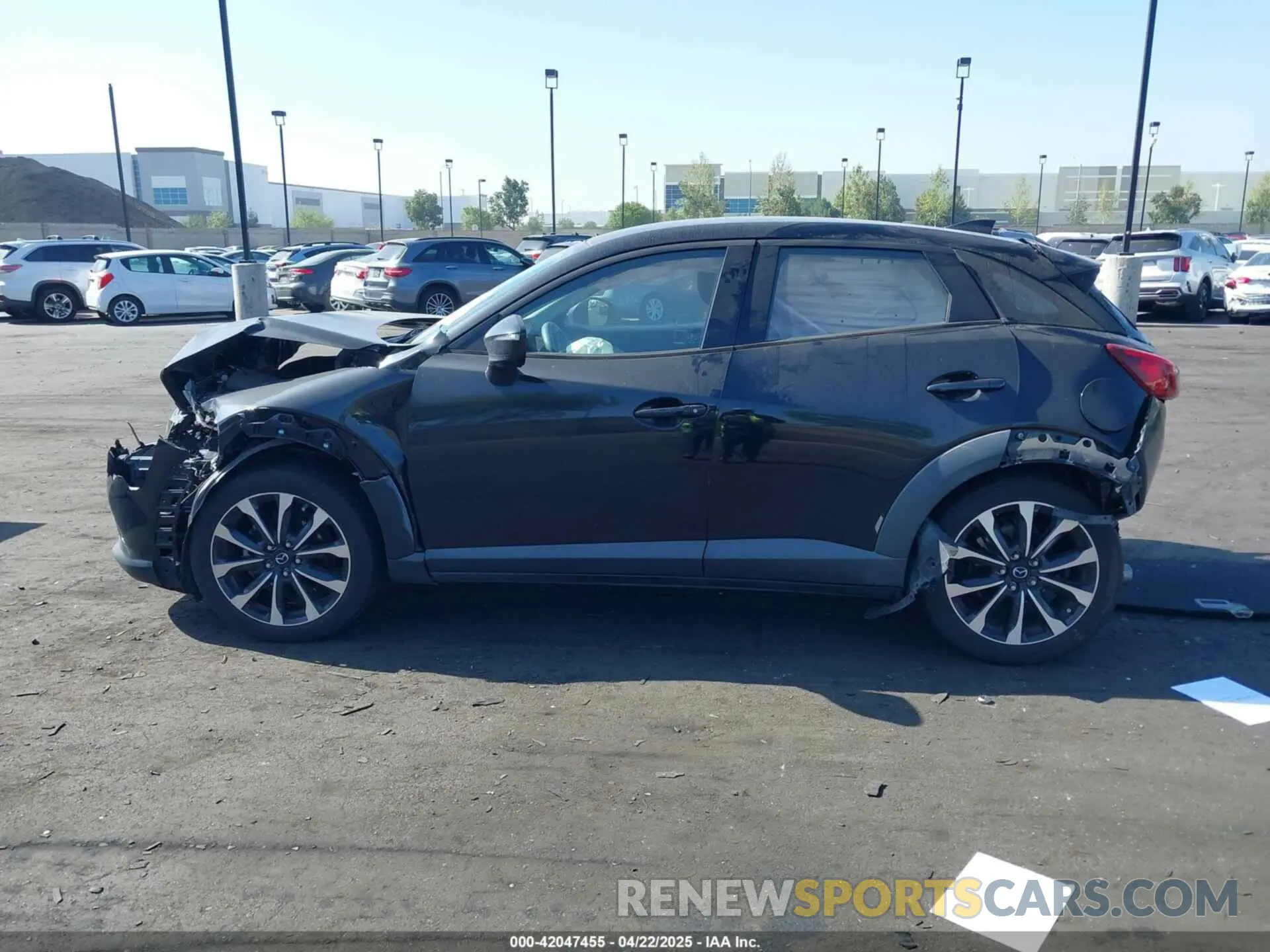 15 fotografías del automóvil dañado JM1DKDC7XK1406974 MAZDA CX-3 2019
