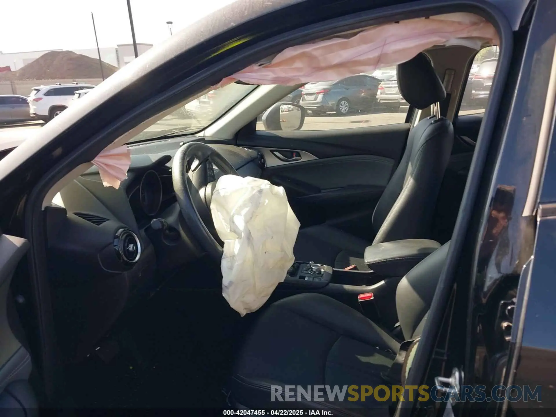 5 fotografías del automóvil dañado JM1DKDC7XK1406974 MAZDA CX-3 2019