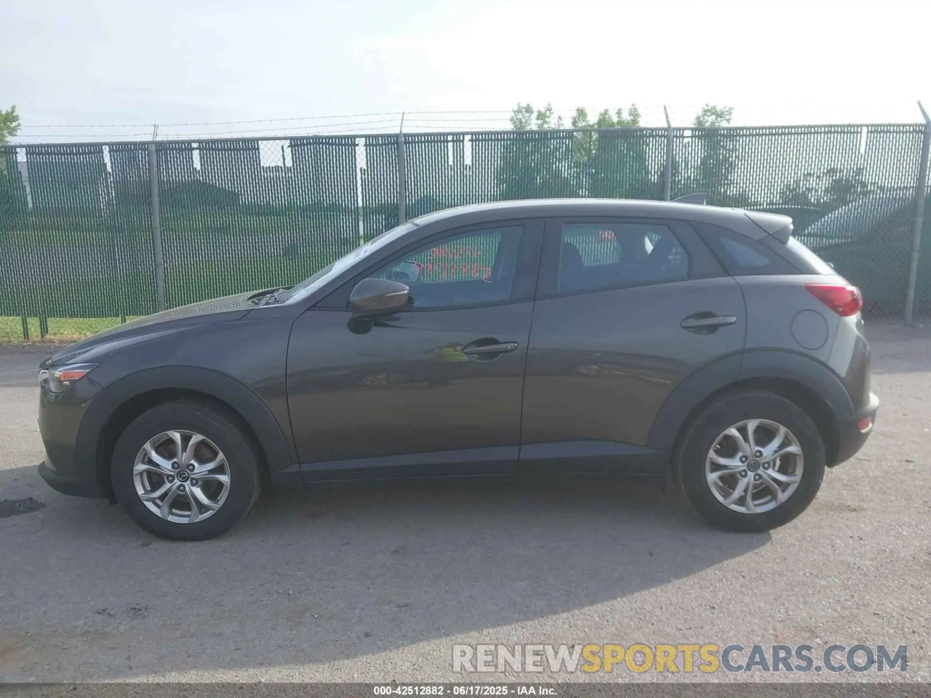 14 fotografías del automóvil dañado JM1DKFB73K0427698 MAZDA CX-3 2019