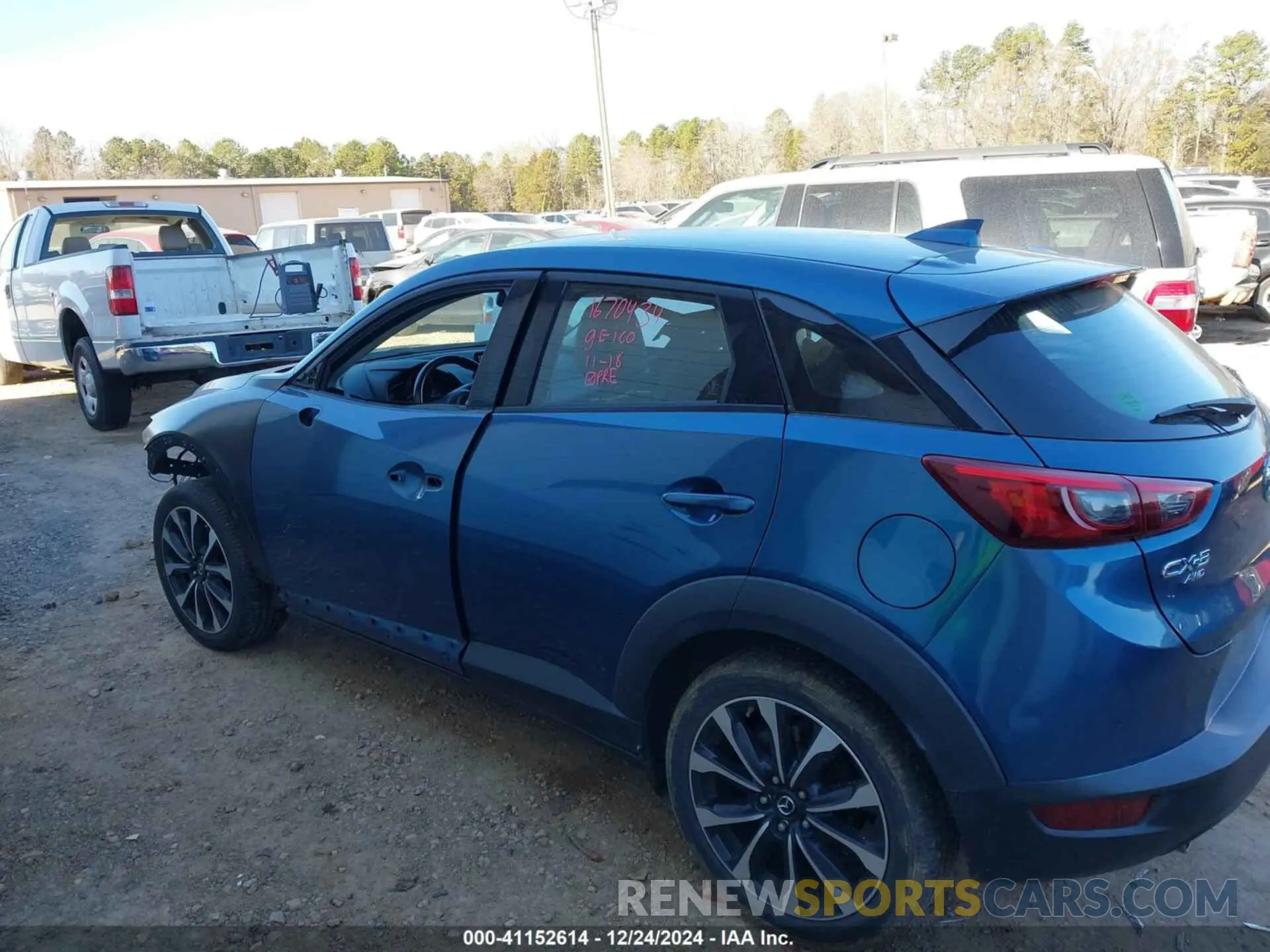 15 fotografías del automóvil dañado JM1DKFC71K0427777 MAZDA CX-3 2019