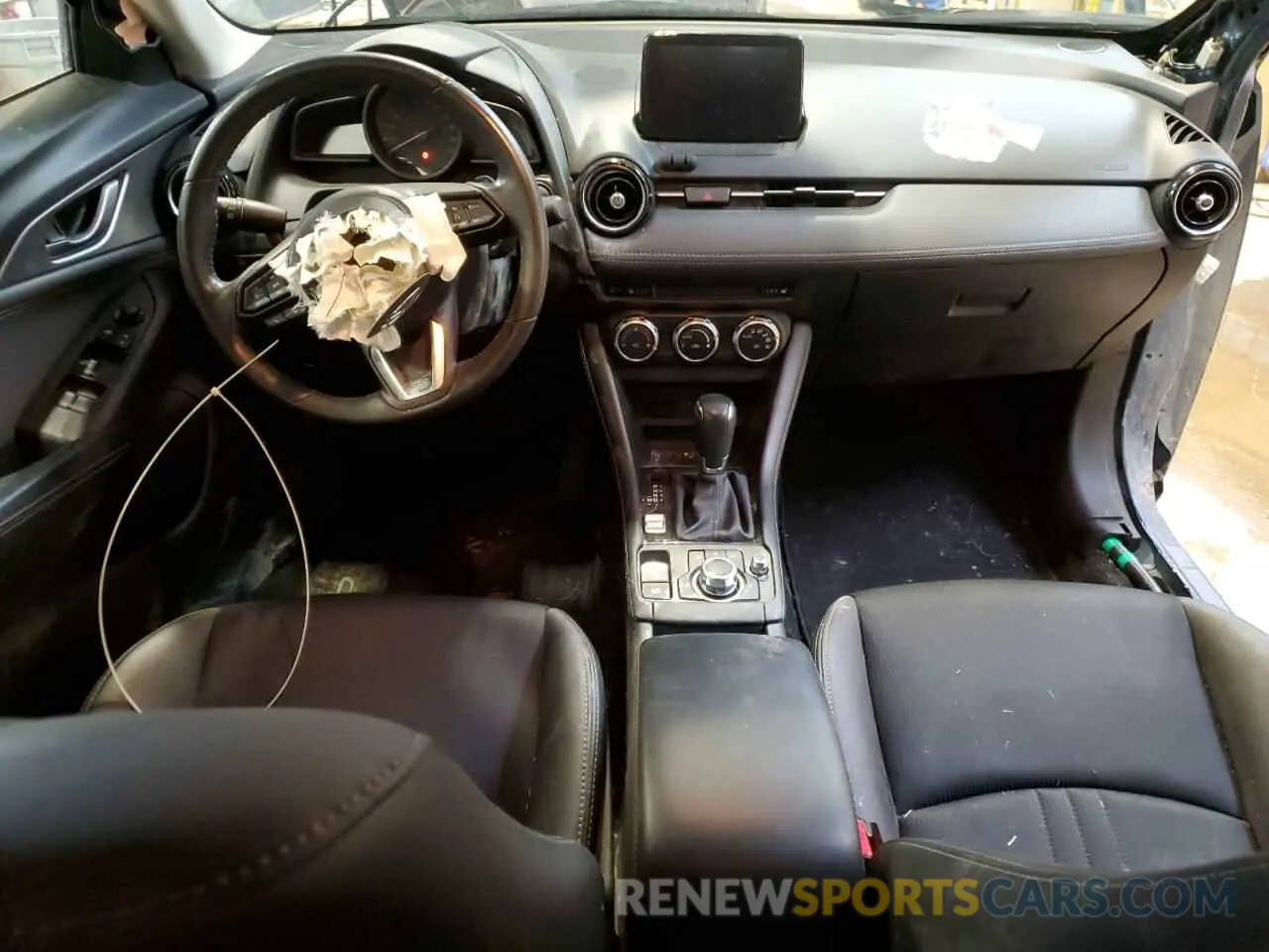 8 fotografías del automóvil dañado JM1DKFC73K1419982 MAZDA CX-3 2019