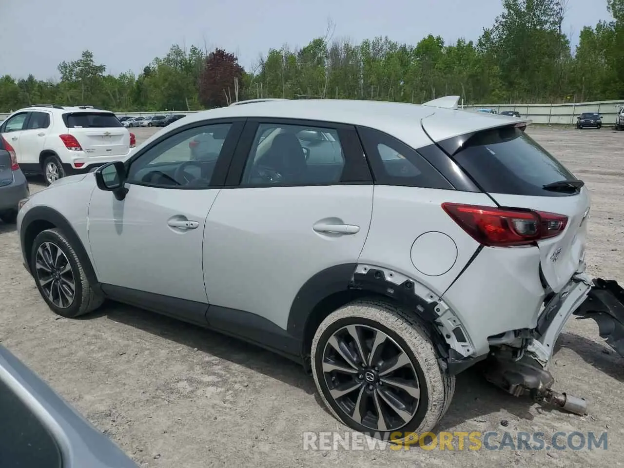 2 fotografías del automóvil dañado JM1DKFC76K1451342 MAZDA CX-3 2019