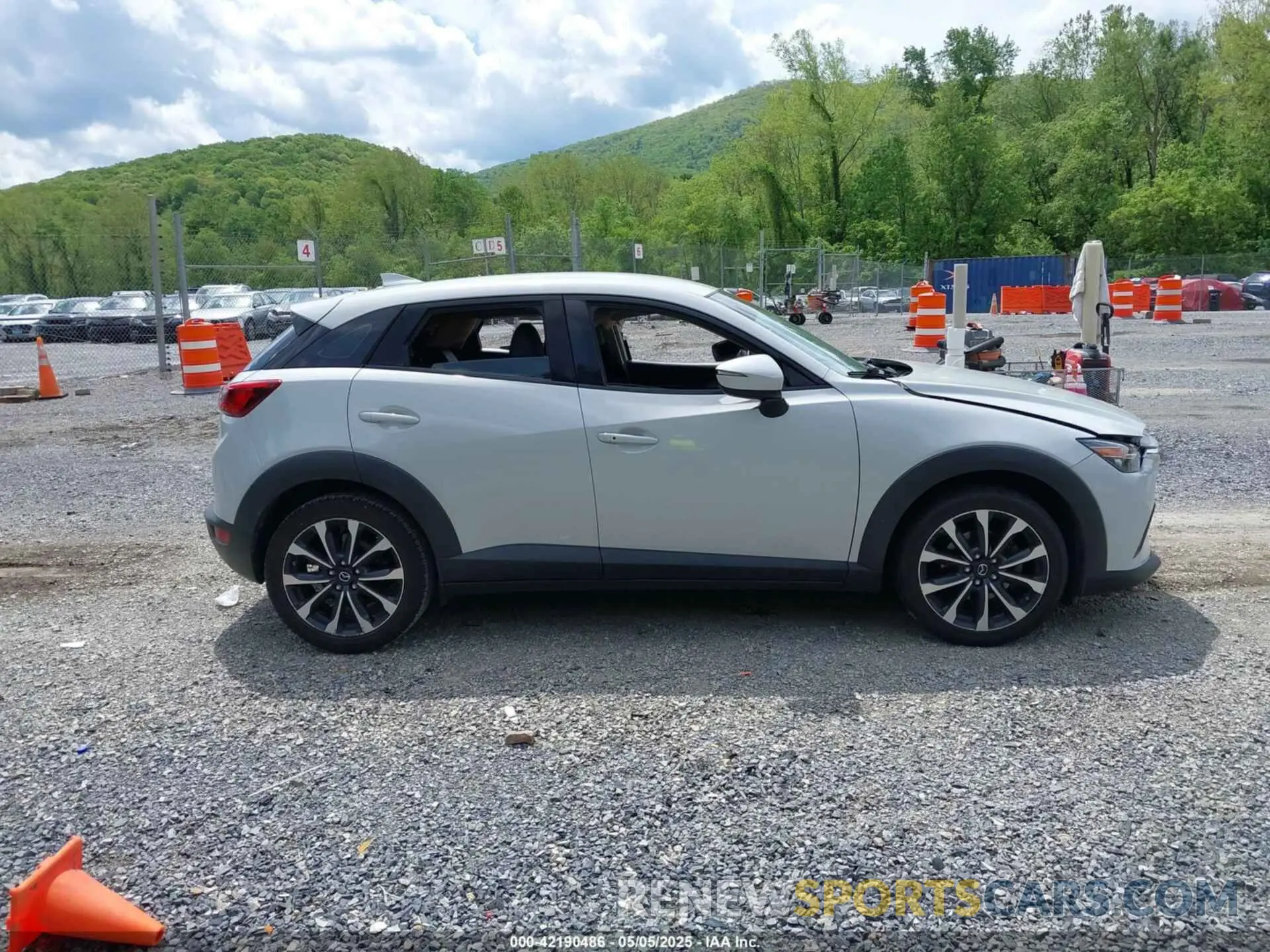 12 fotografías del automóvil dañado JM1DKFC78K0403122 MAZDA CX-3 2019