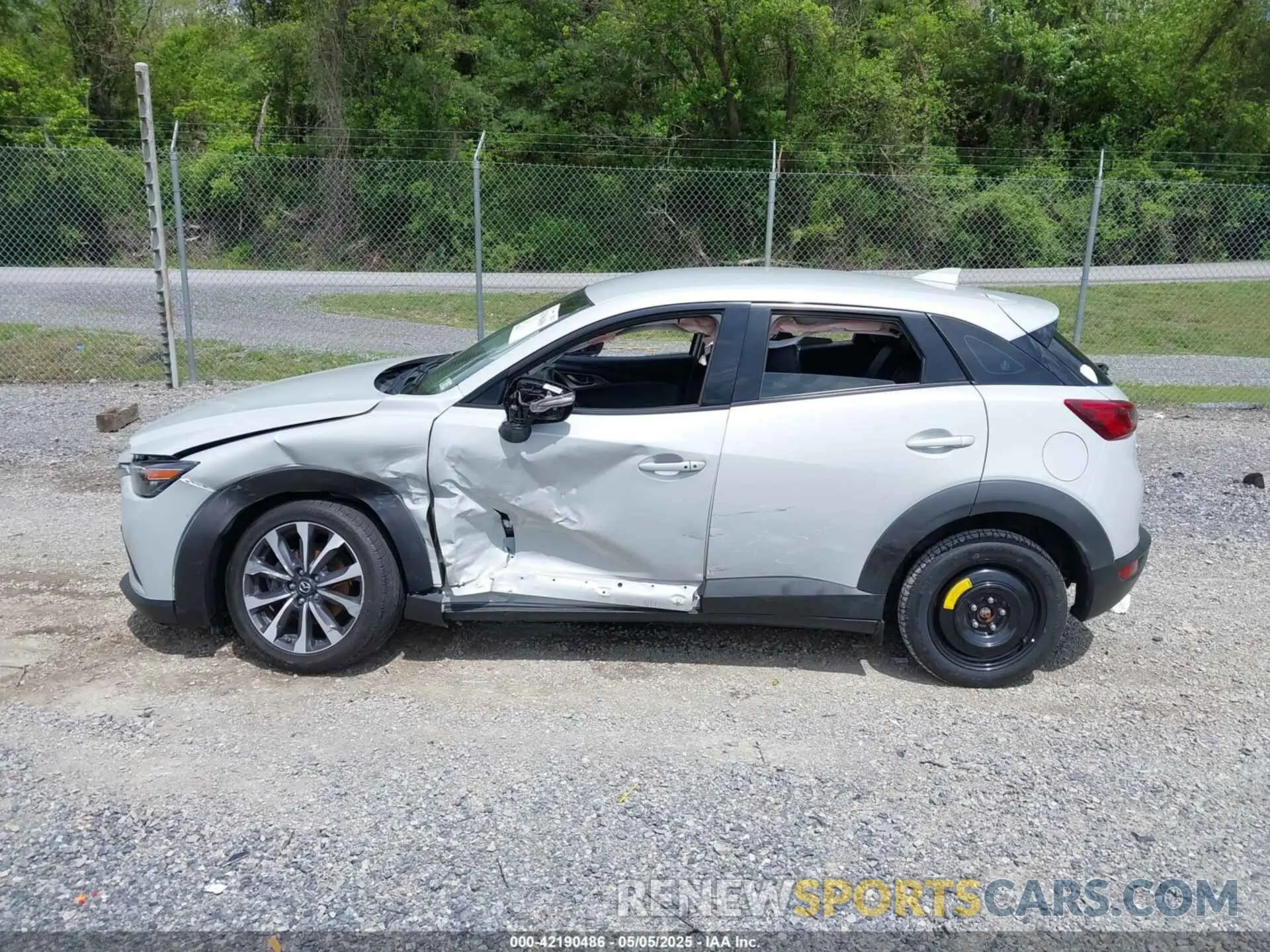 13 fotografías del automóvil dañado JM1DKFC78K0403122 MAZDA CX-3 2019