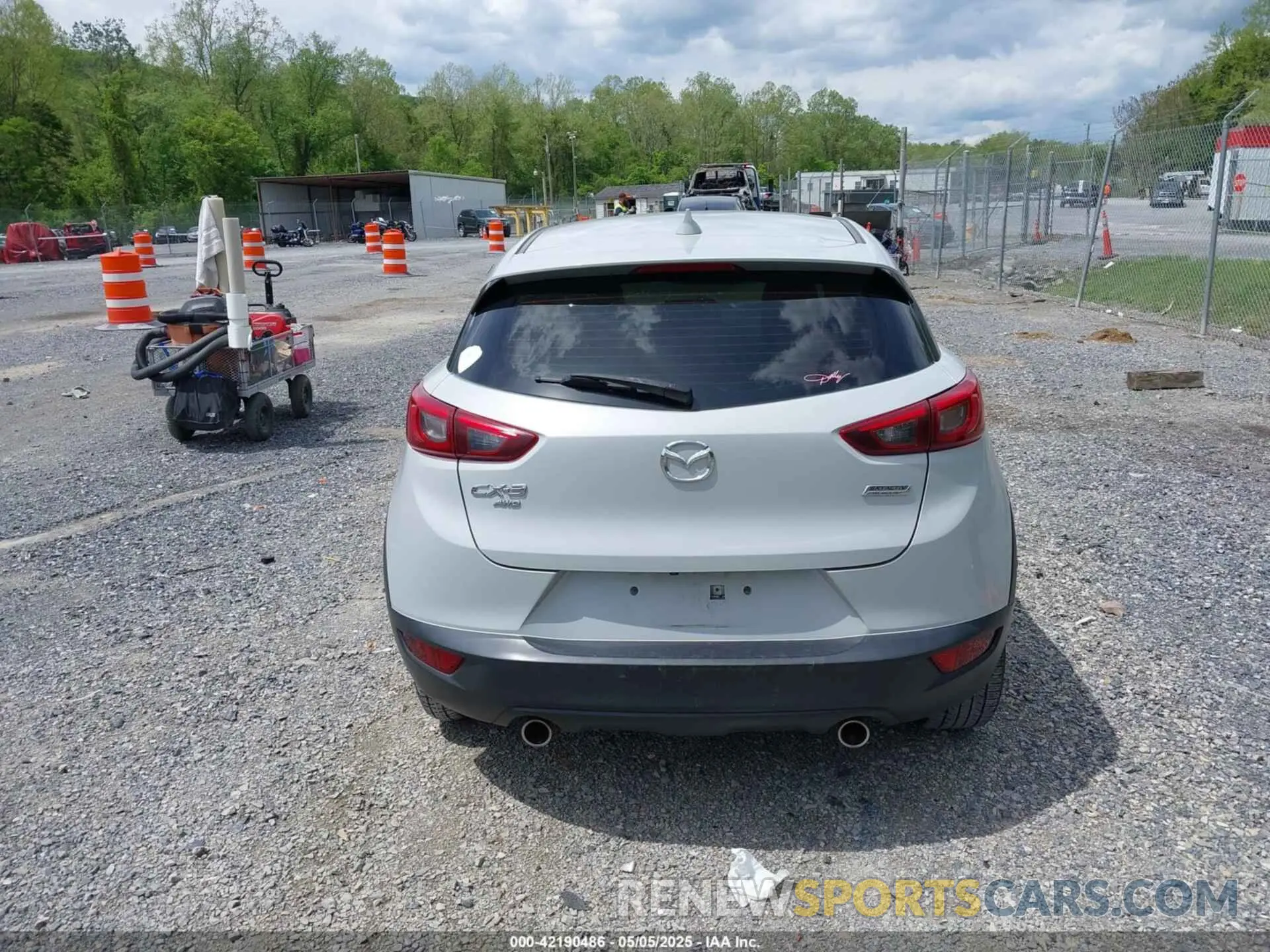 15 fotografías del automóvil dañado JM1DKFC78K0403122 MAZDA CX-3 2019