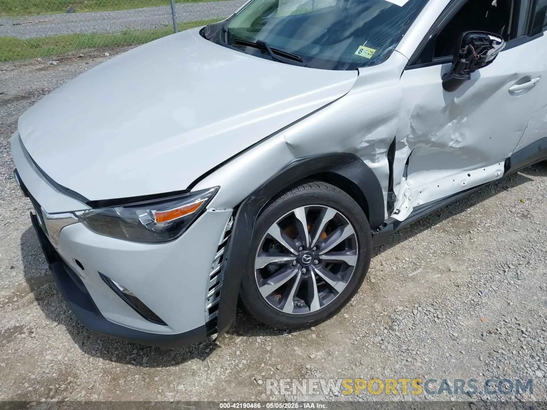 16 fotografías del automóvil dañado JM1DKFC78K0403122 MAZDA CX-3 2019