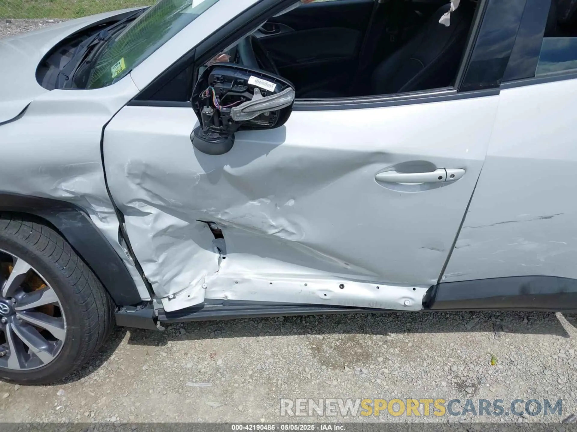 17 fotografías del automóvil dañado JM1DKFC78K0403122 MAZDA CX-3 2019