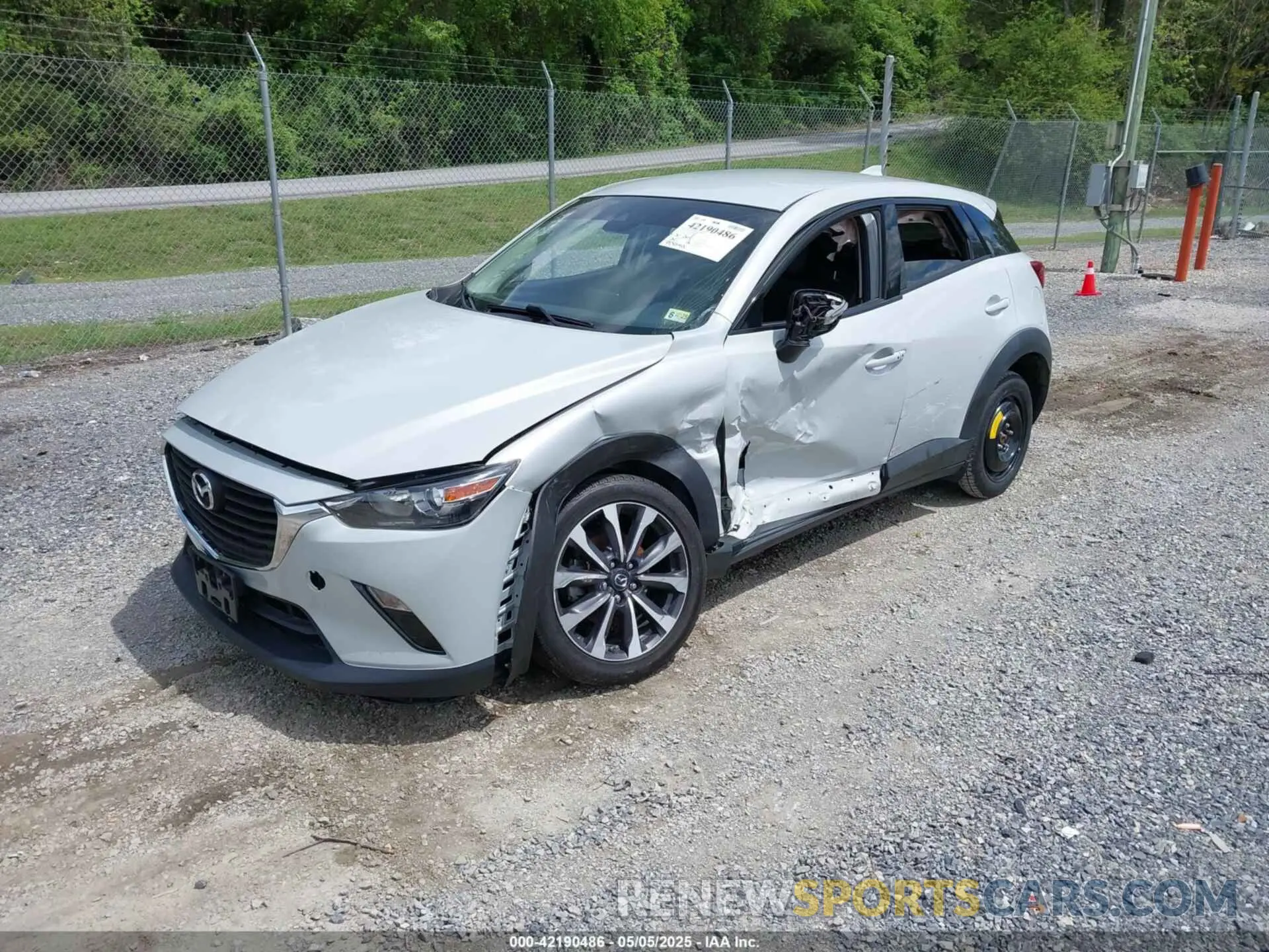 2 fotografías del automóvil dañado JM1DKFC78K0403122 MAZDA CX-3 2019