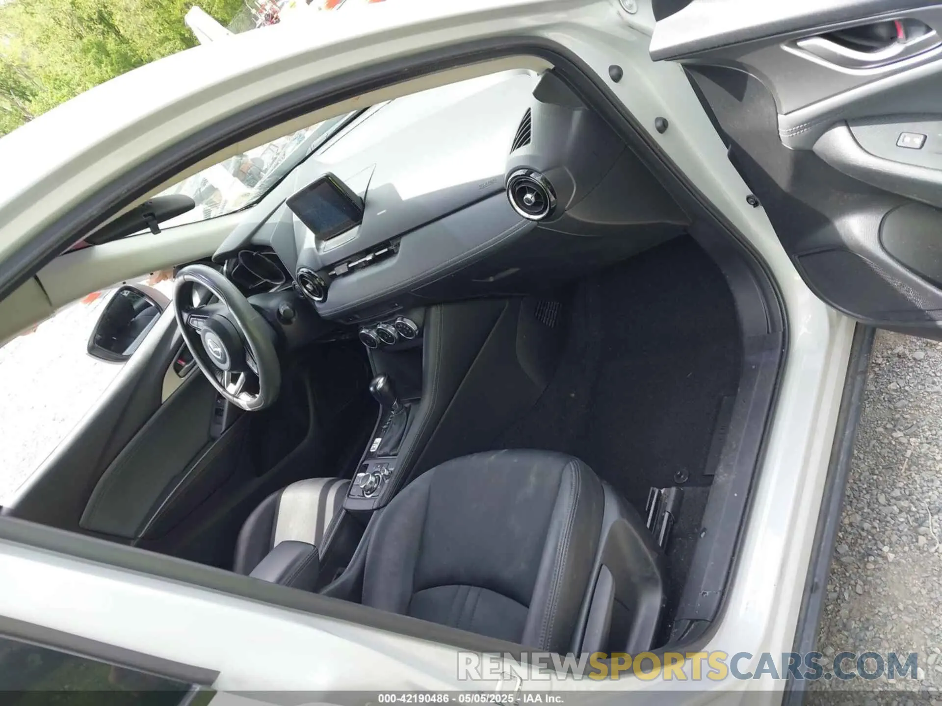 5 fotografías del automóvil dañado JM1DKFC78K0403122 MAZDA CX-3 2019