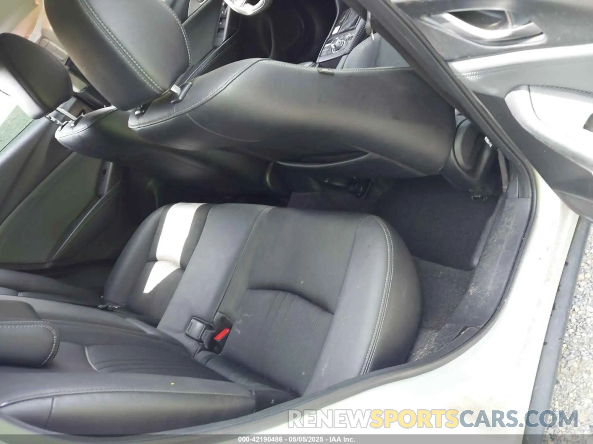 8 fotografías del automóvil dañado JM1DKFC78K0403122 MAZDA CX-3 2019