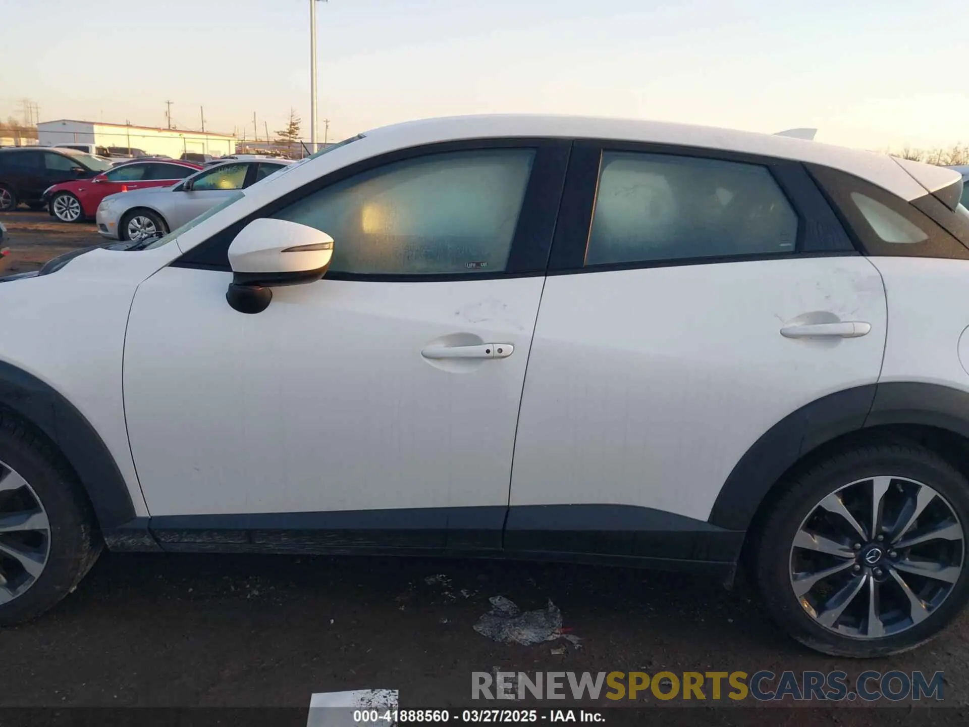 13 fotografías del automóvil dañado JM1DKFC79K0428319 MAZDA CX-3 2019