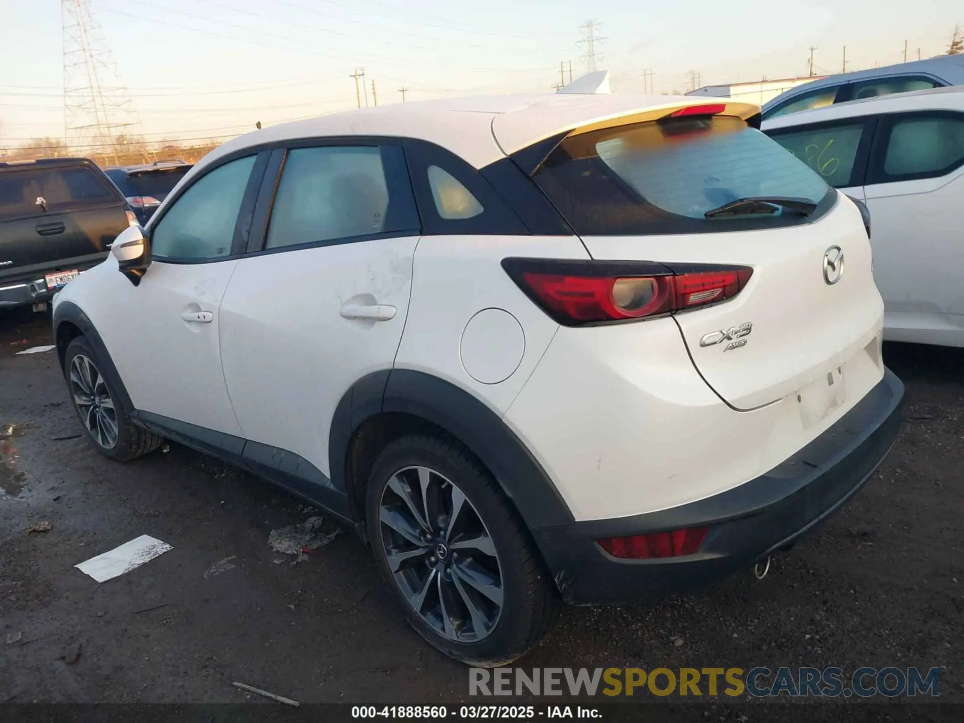 3 fotografías del automóvil dañado JM1DKFC79K0428319 MAZDA CX-3 2019