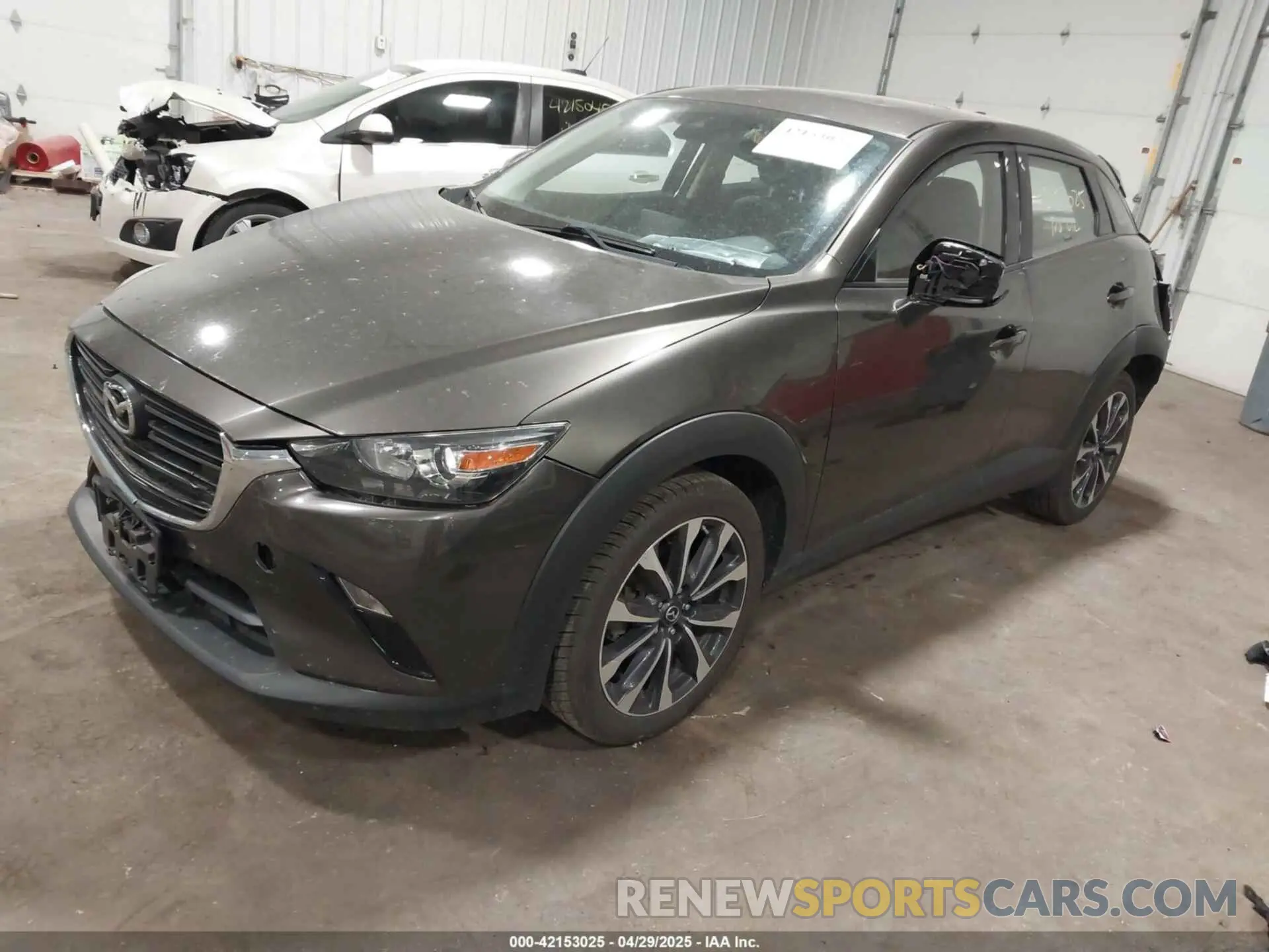 2 fotografías del automóvil dañado JM1DKFC79K0442432 MAZDA CX-3 2019