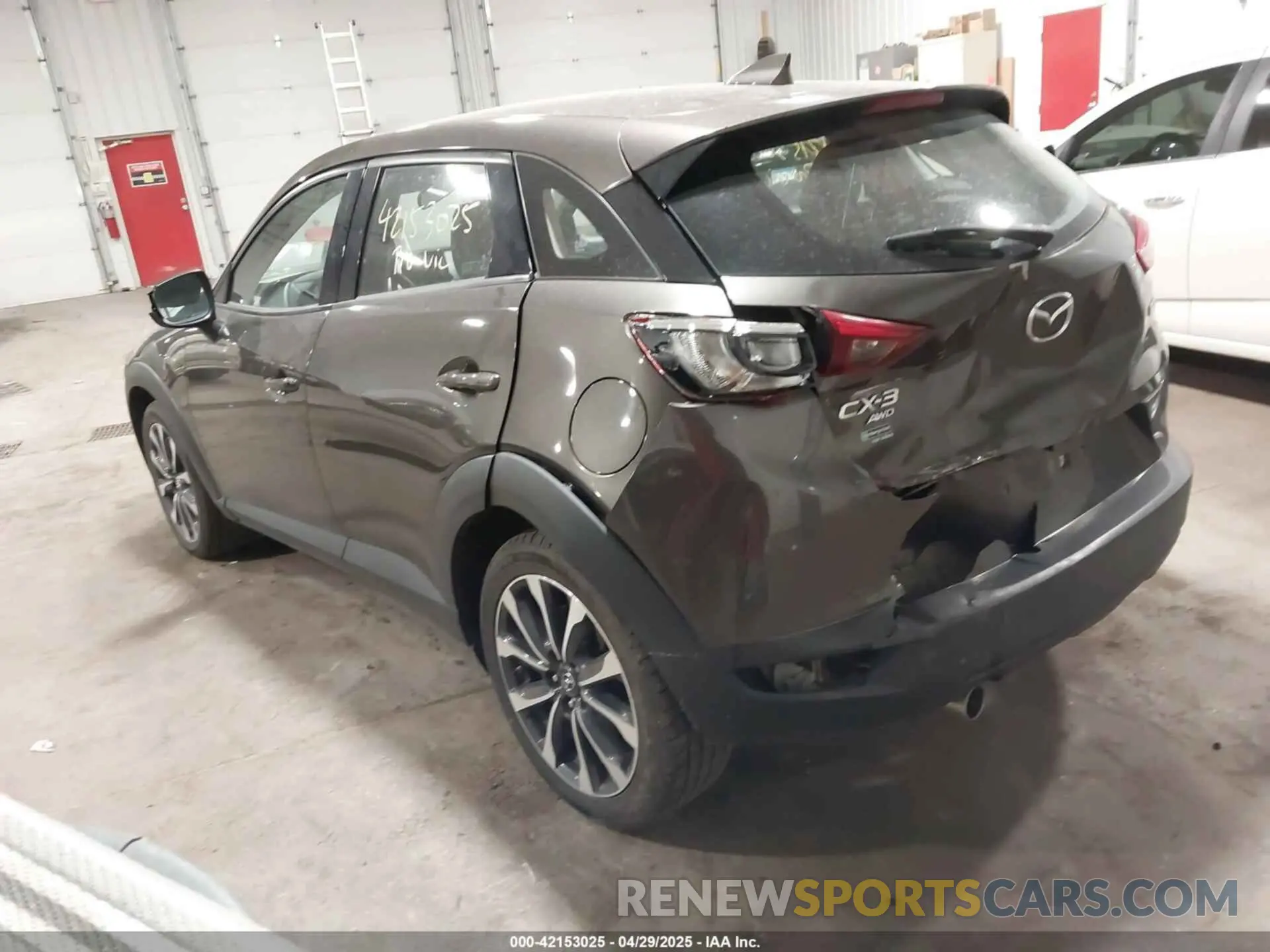 3 fotografías del automóvil dañado JM1DKFC79K0442432 MAZDA CX-3 2019