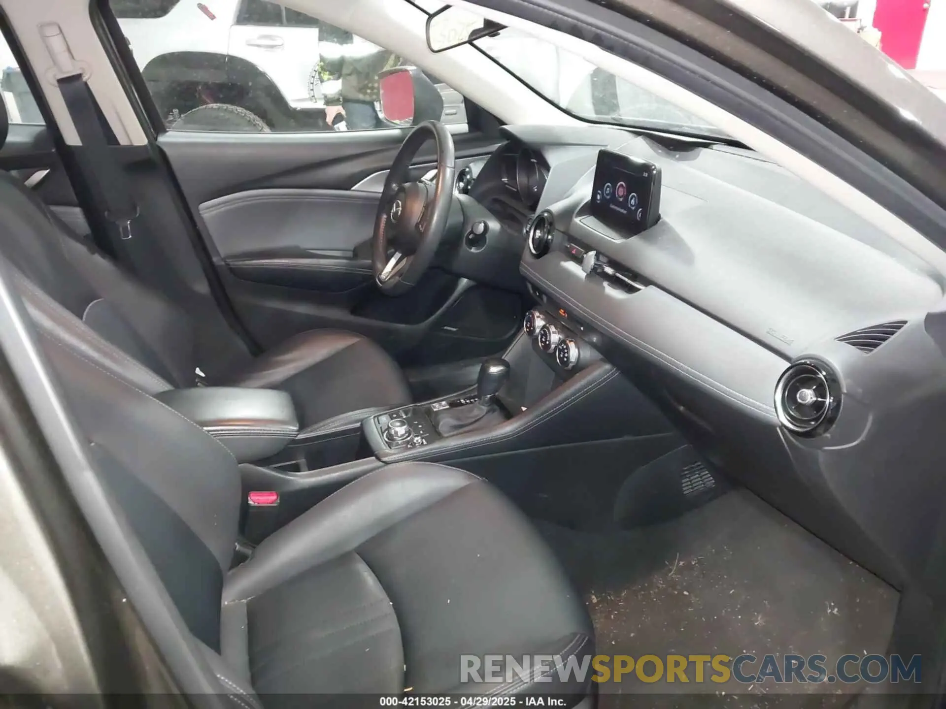 5 fotografías del automóvil dañado JM1DKFC79K0442432 MAZDA CX-3 2019