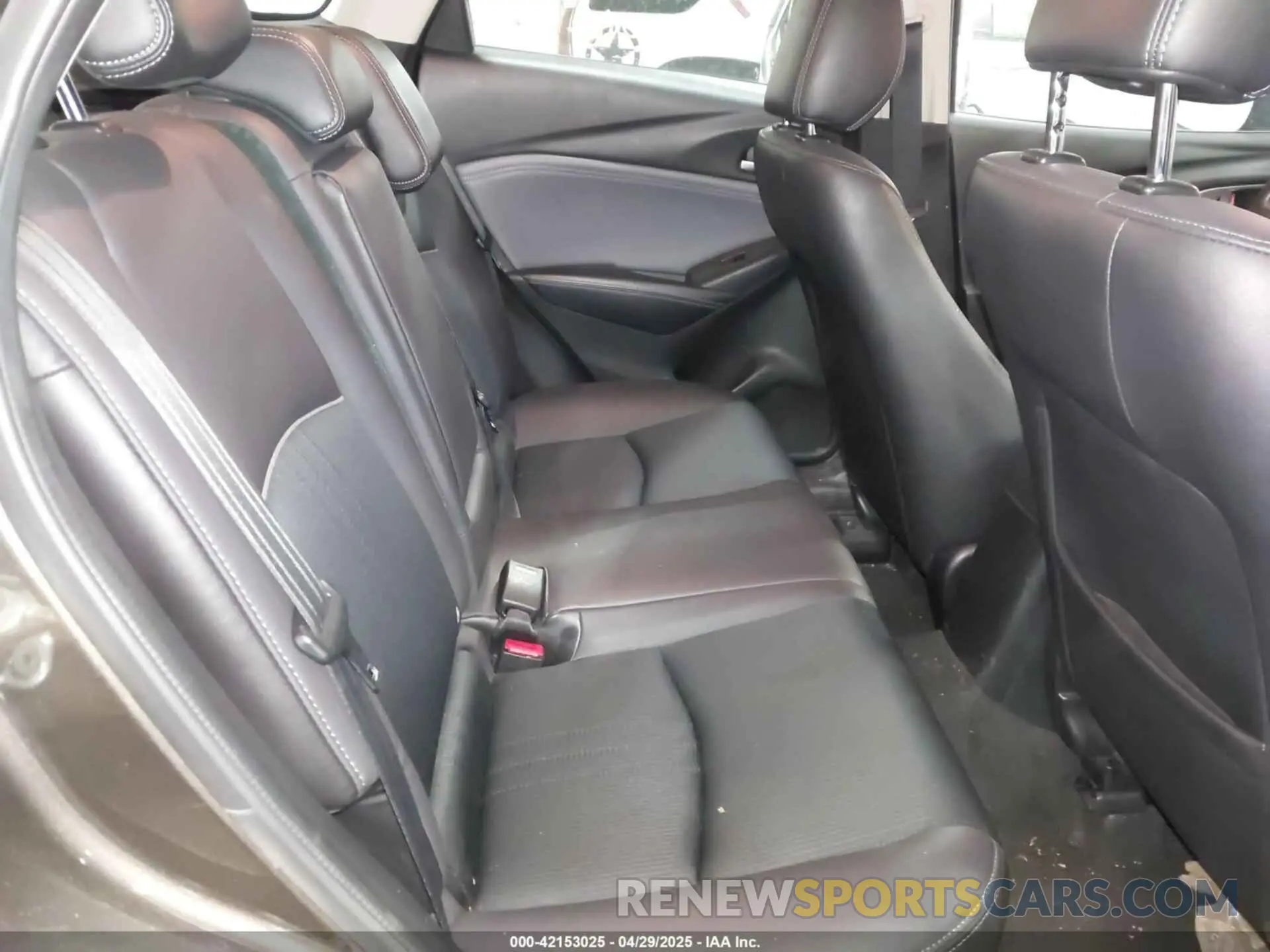 8 fotografías del automóvil dañado JM1DKFC79K0442432 MAZDA CX-3 2019