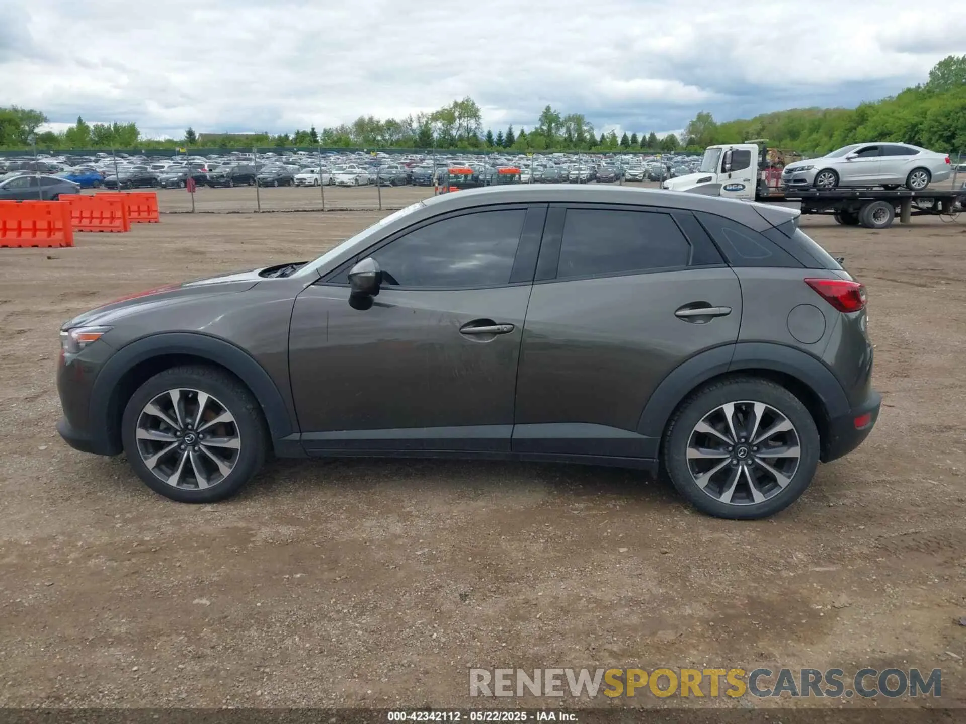 14 fotografías del automóvil dañado JM1DKFC7XK0408029 MAZDA CX-3 2019