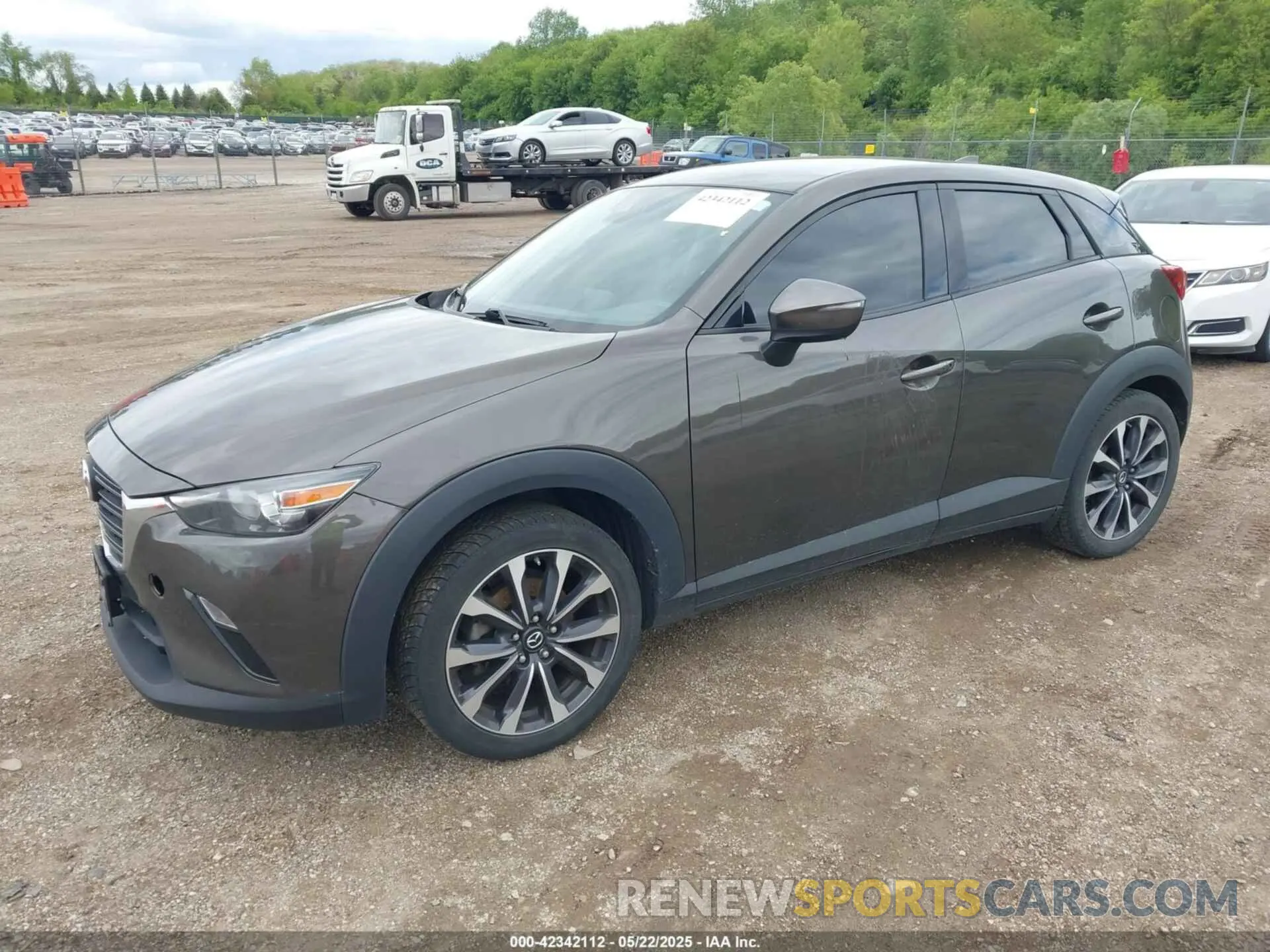 2 fotografías del automóvil dañado JM1DKFC7XK0408029 MAZDA CX-3 2019