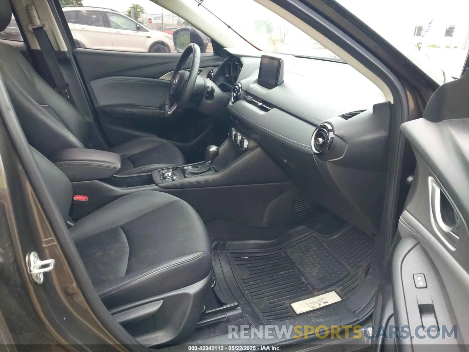 5 fotografías del automóvil dañado JM1DKFC7XK0408029 MAZDA CX-3 2019