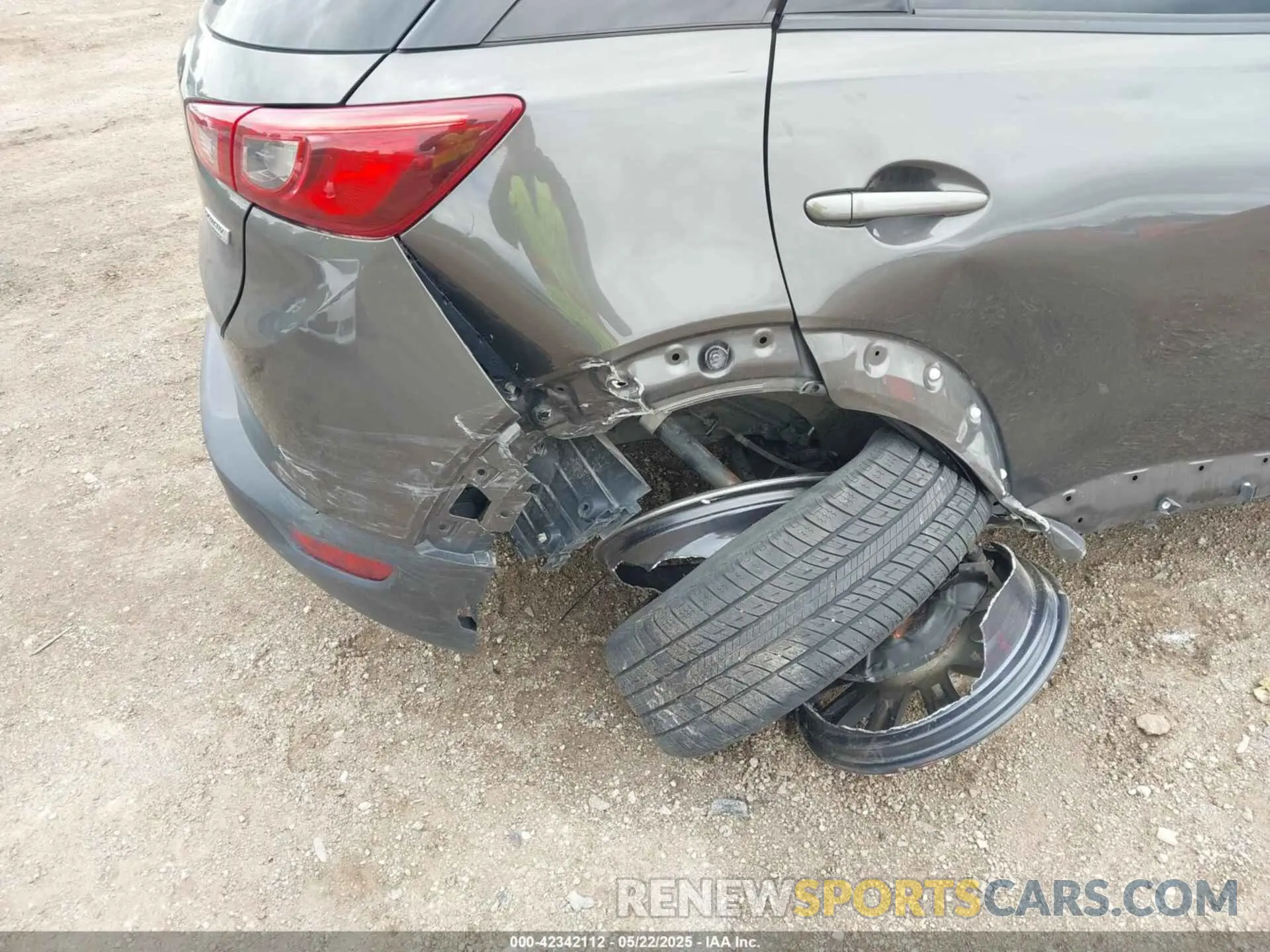 6 fotografías del automóvil dañado JM1DKFC7XK0408029 MAZDA CX-3 2019