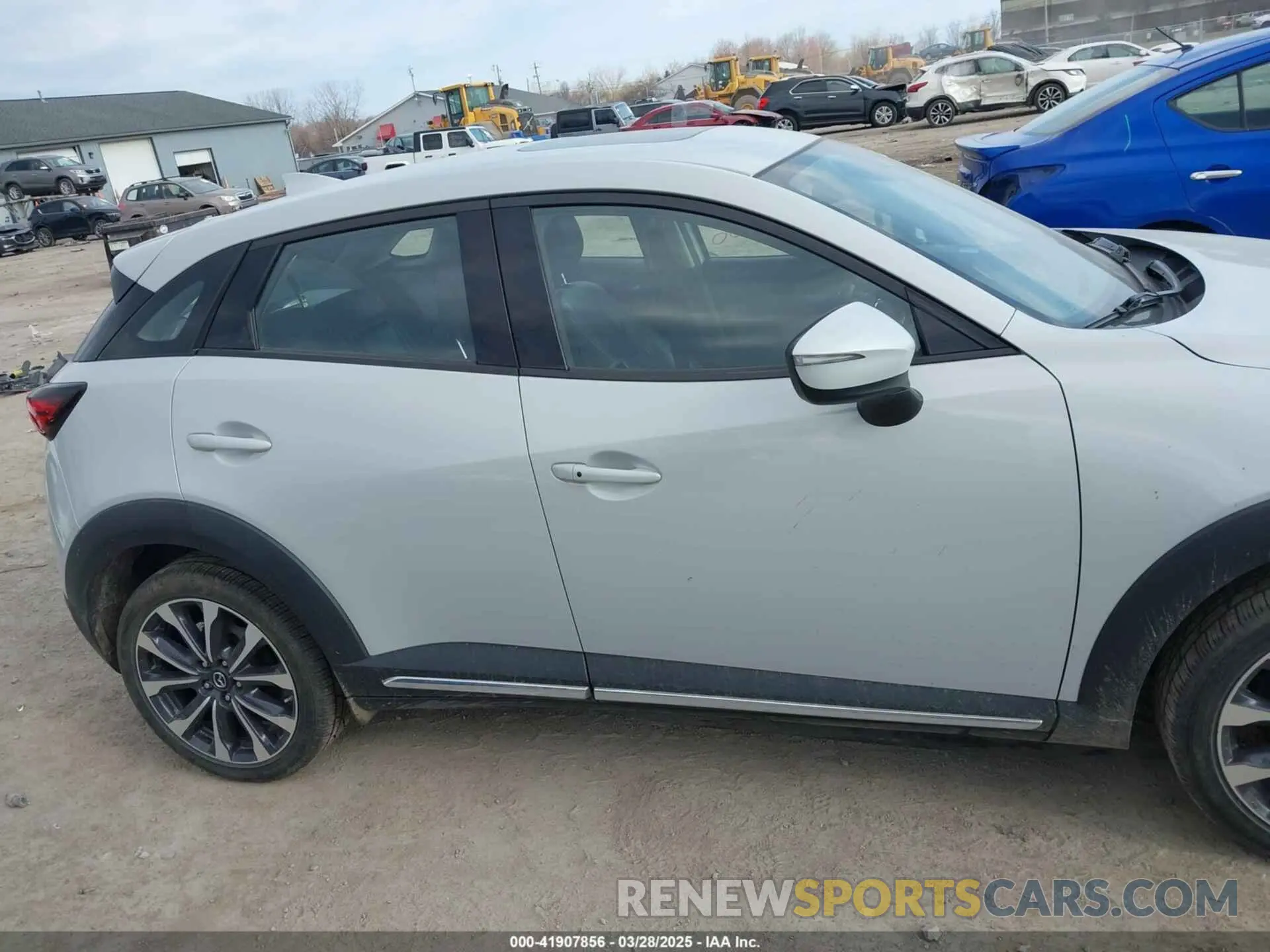 13 fotografías del automóvil dañado JM1DKFD74K0450470 MAZDA CX-3 2019