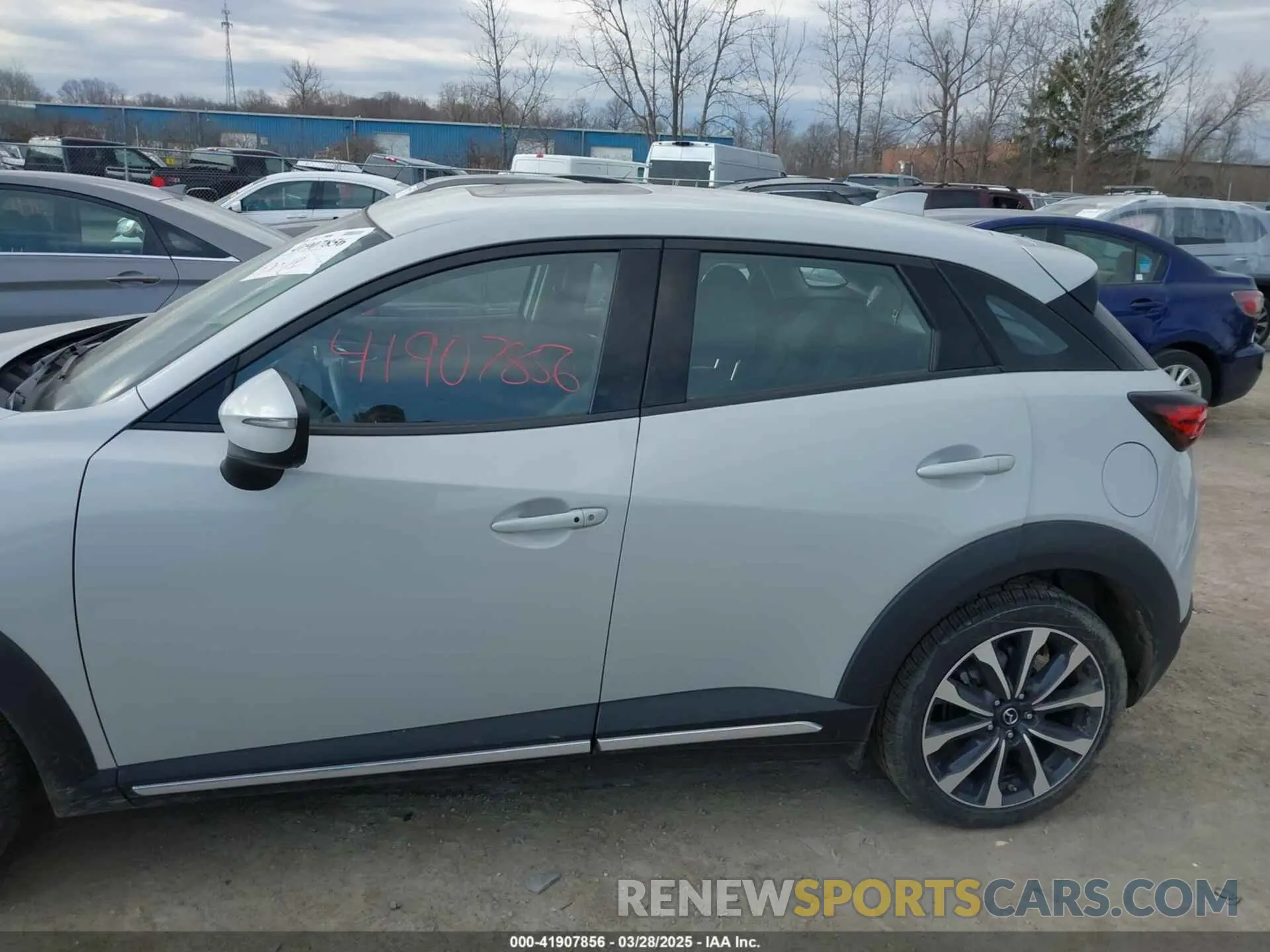 14 fotografías del automóvil dañado JM1DKFD74K0450470 MAZDA CX-3 2019