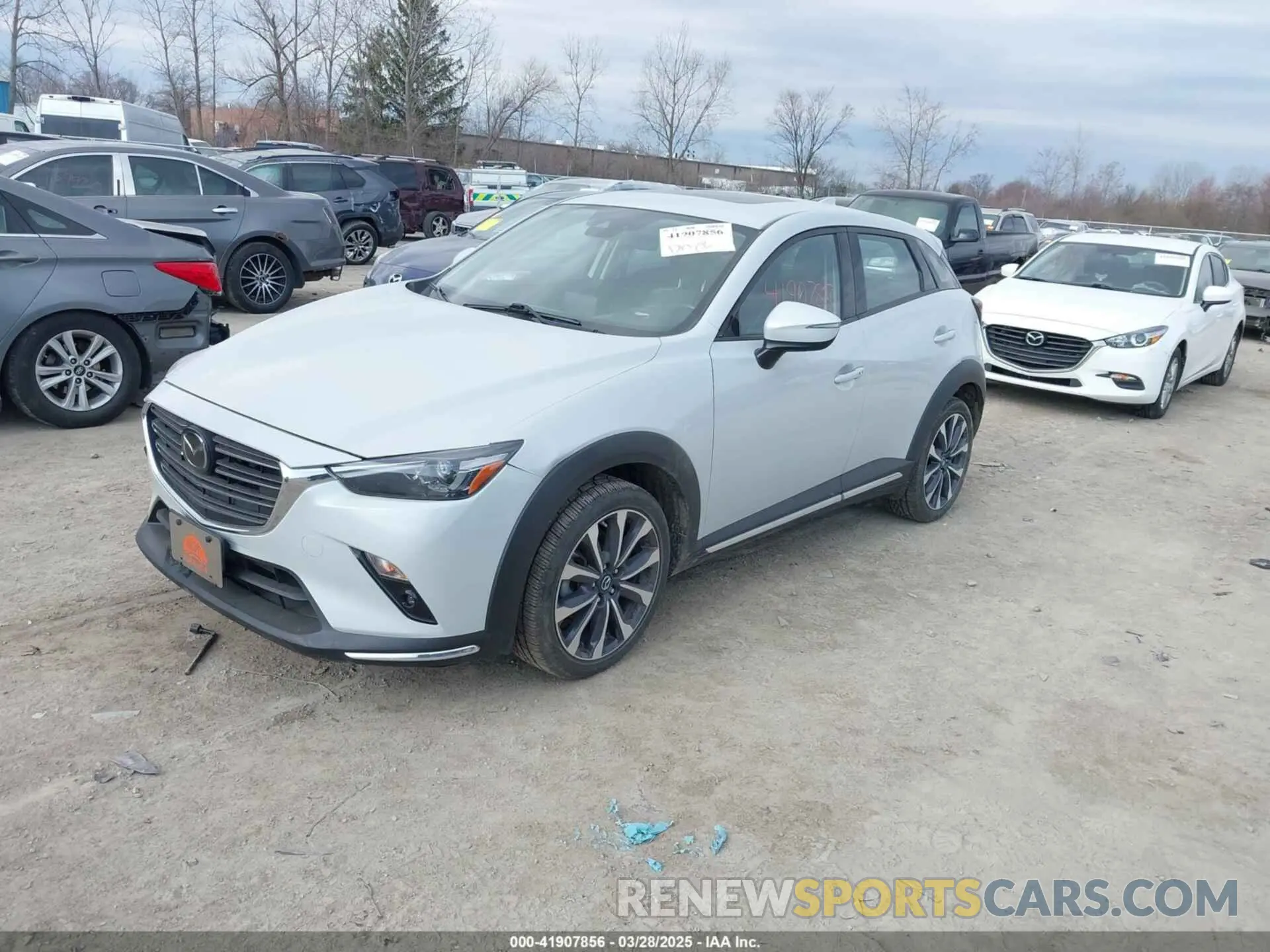 2 fotografías del automóvil dañado JM1DKFD74K0450470 MAZDA CX-3 2019