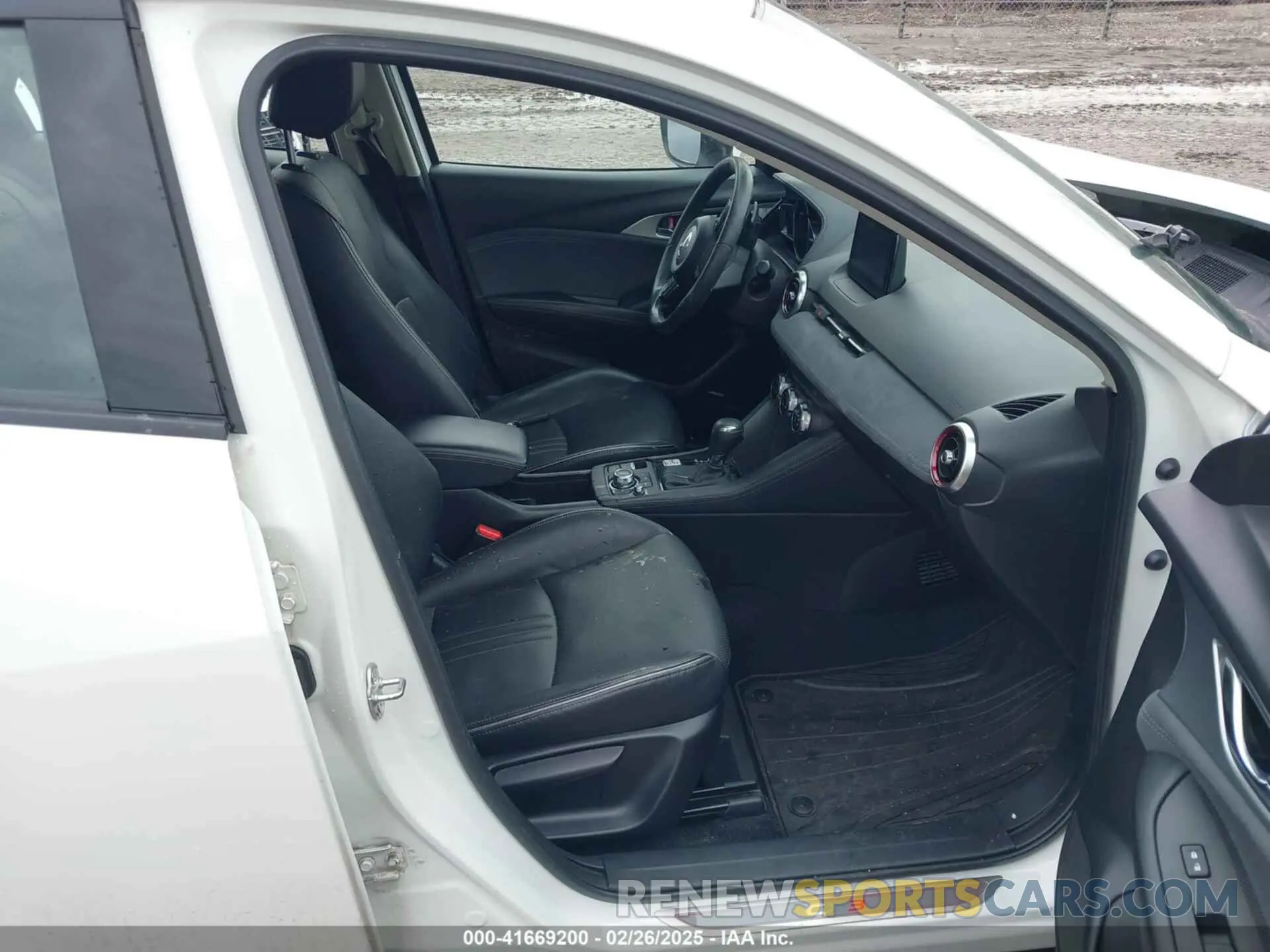 5 fotografías del automóvil dañado JM1DKFD76K0426879 MAZDA CX-3 2019
