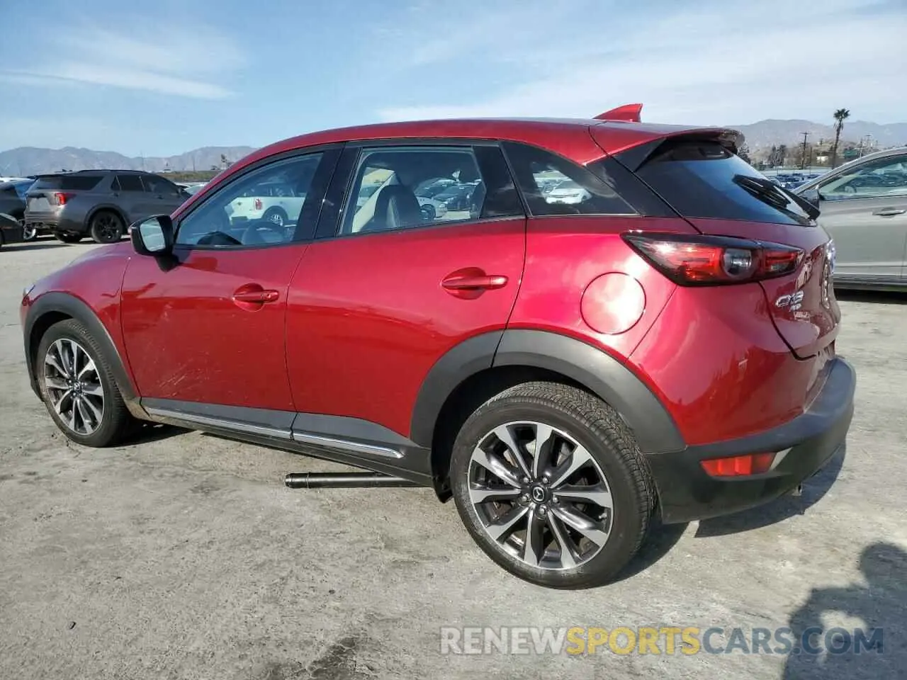 2 fotografías del automóvil dañado JM1DKFD79K0414726 MAZDA CX-3 2019