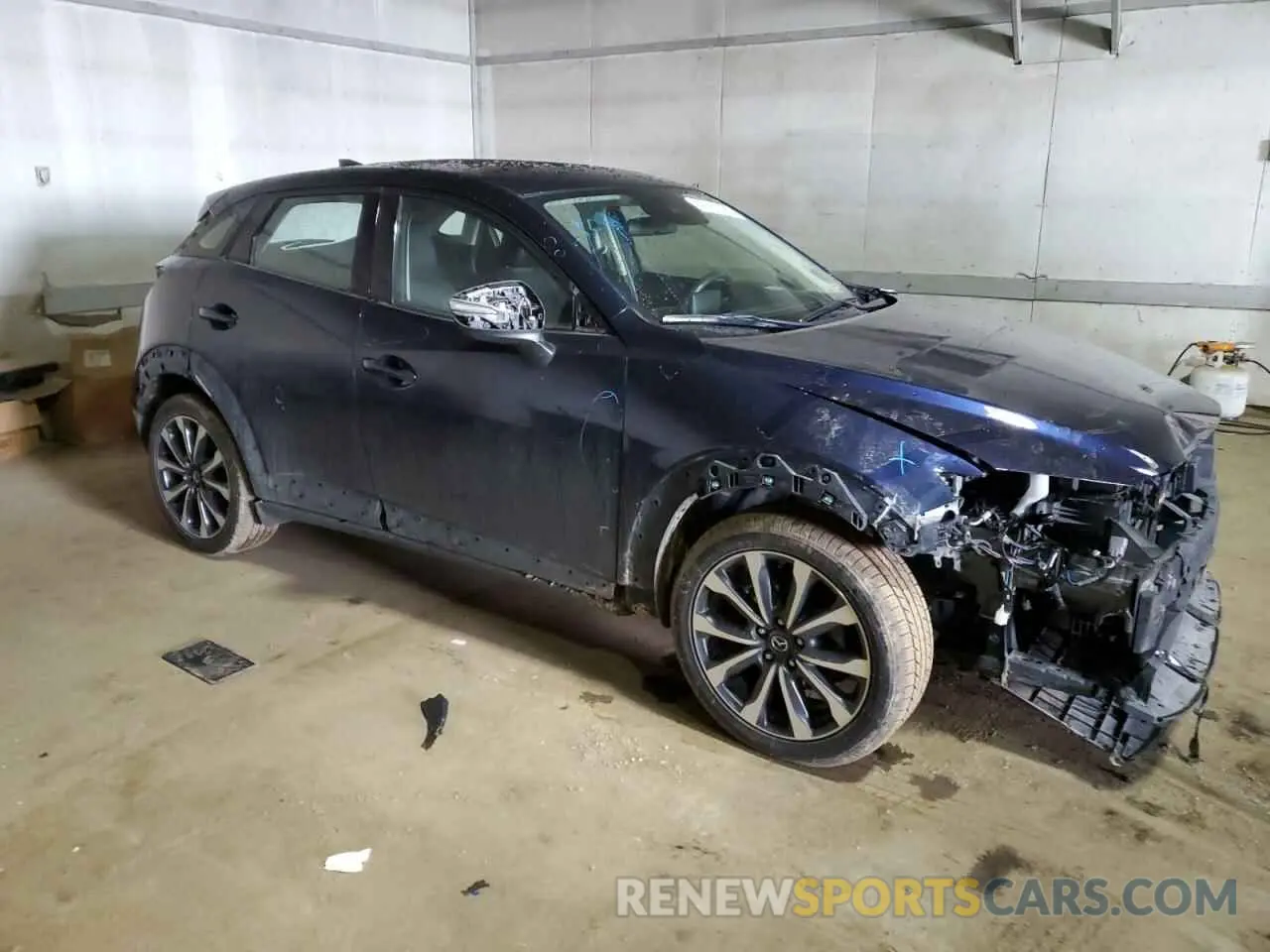 4 fotografías del automóvil dañado JM1DKFD7XK0449386 MAZDA CX-3 2019