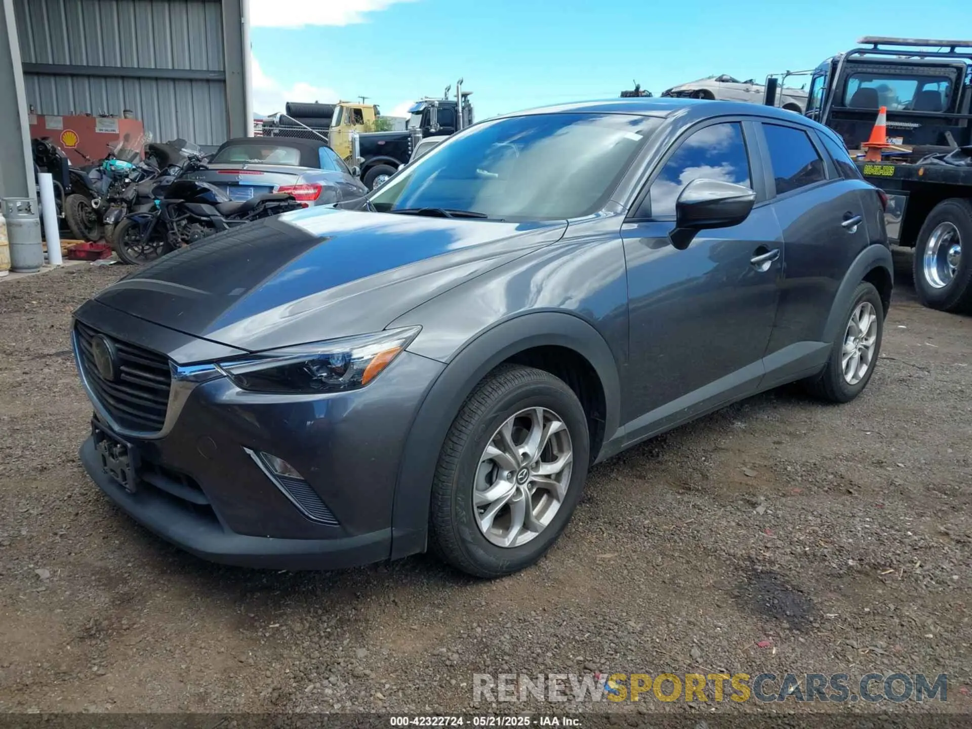2 fotografías del automóvil dañado JM1DKDB78L1469686 MAZDA CX-3 2020