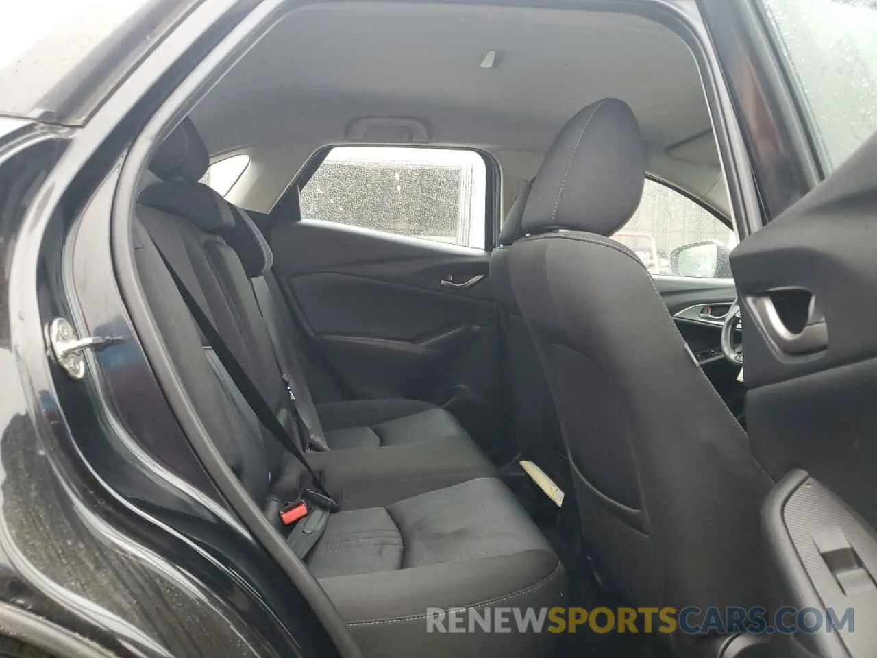 10 fotografías del automóvil dañado JM1DKDB72M1506040 MAZDA CX-3 2021