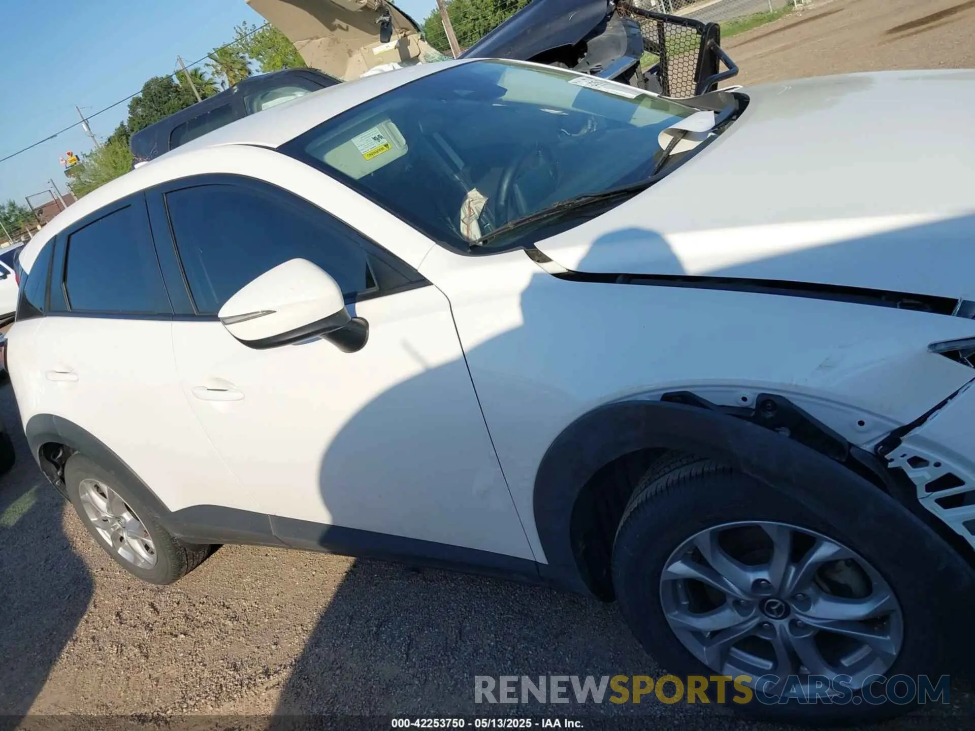13 fotografías del automóvil dañado JM1DKFB70M1516397 MAZDA CX-3 2021