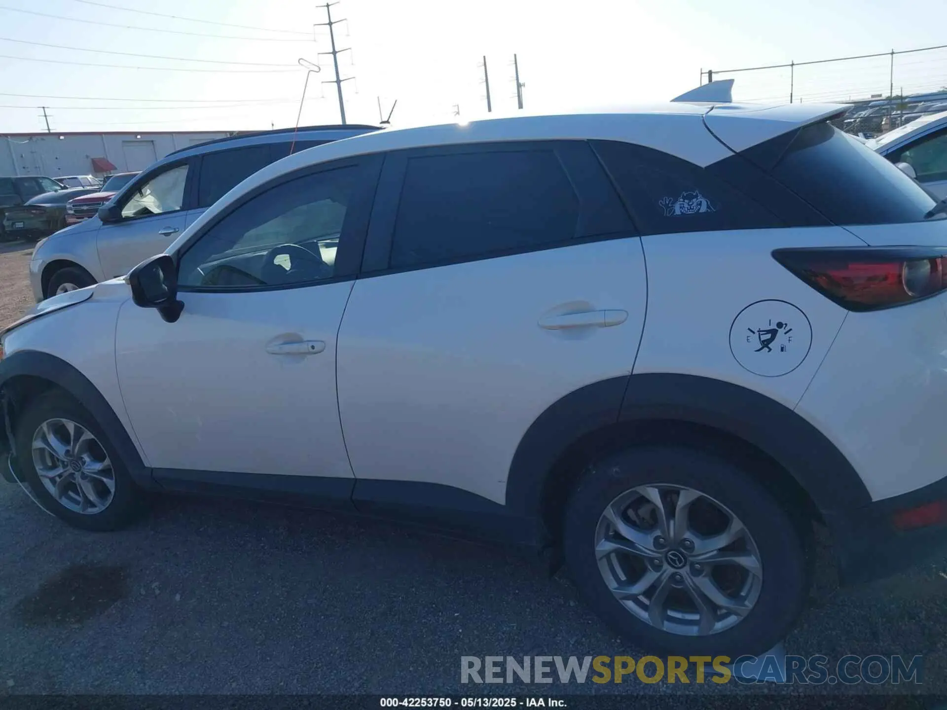 14 fotografías del automóvil dañado JM1DKFB70M1516397 MAZDA CX-3 2021