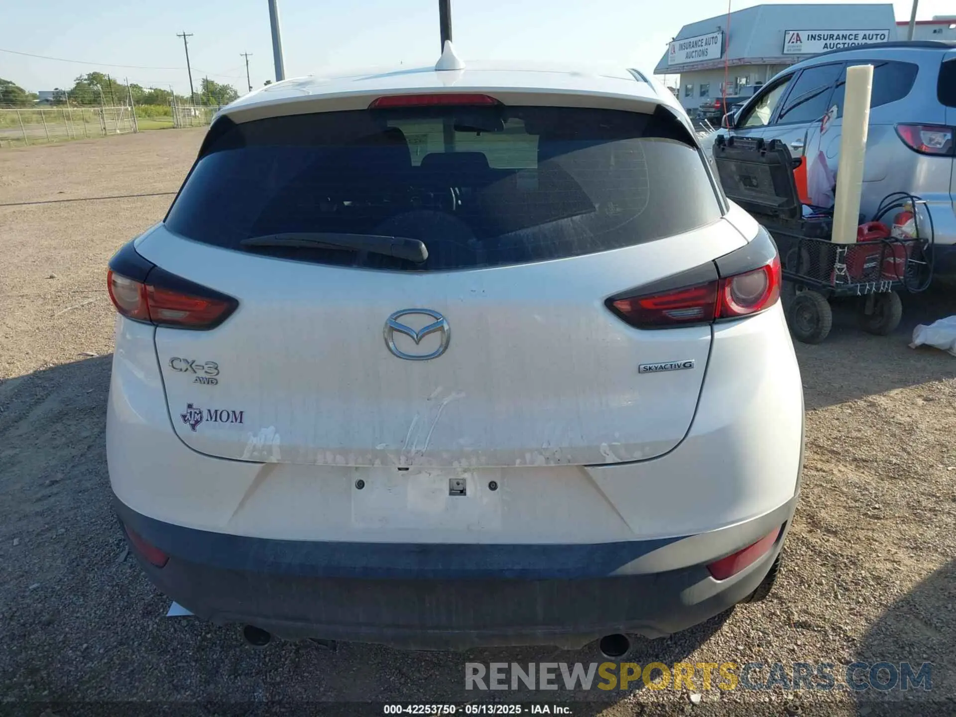 16 fotografías del automóvil dañado JM1DKFB70M1516397 MAZDA CX-3 2021