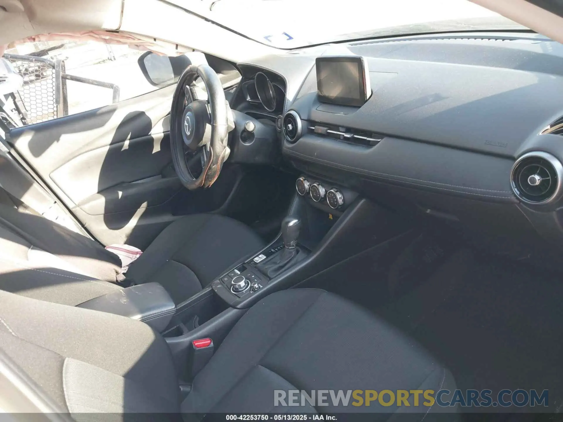 5 fotografías del automóvil dañado JM1DKFB70M1516397 MAZDA CX-3 2021
