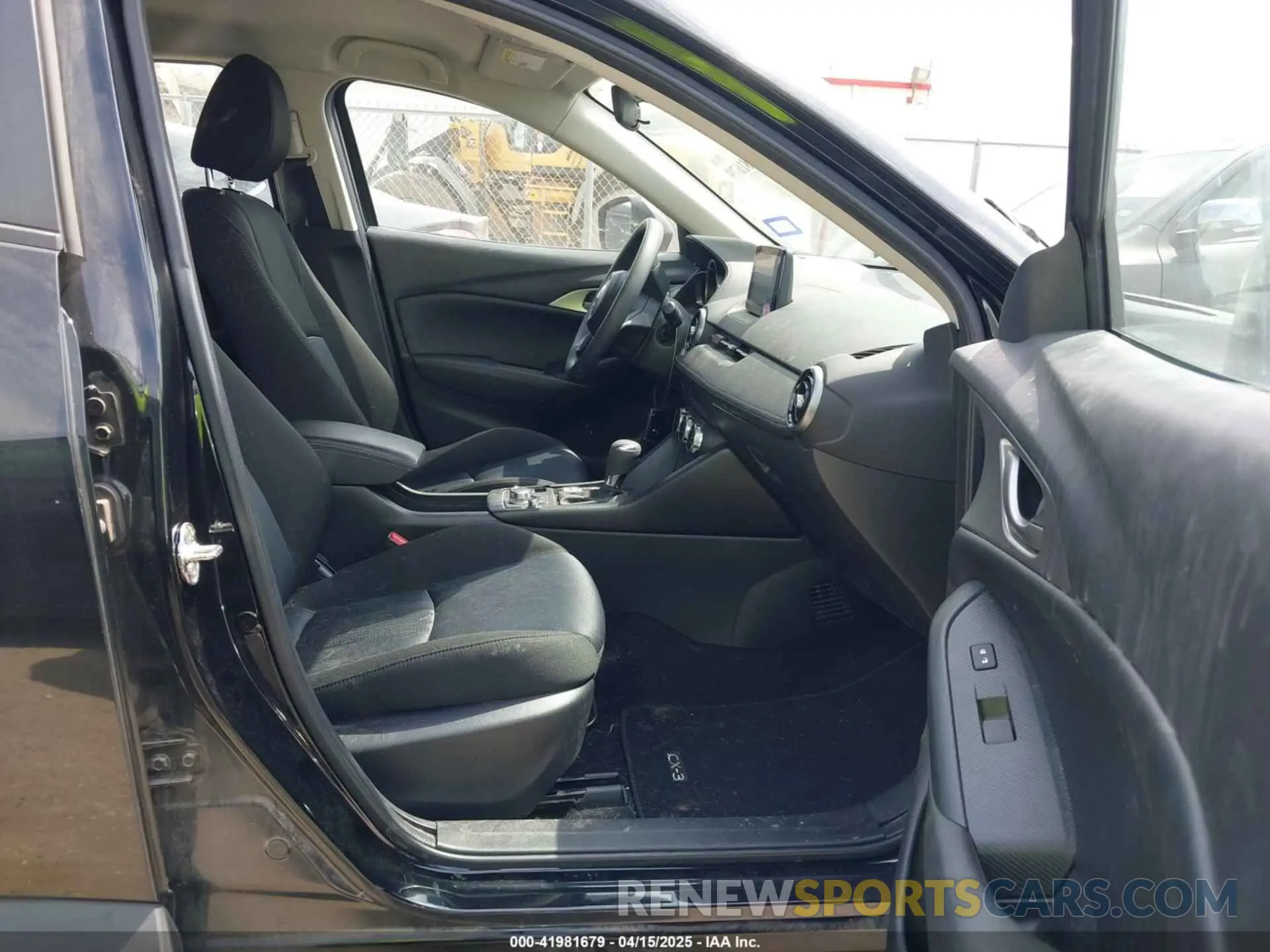 5 fotografías del automóvil dañado JM1DKFB72M1507720 MAZDA CX-3 2021