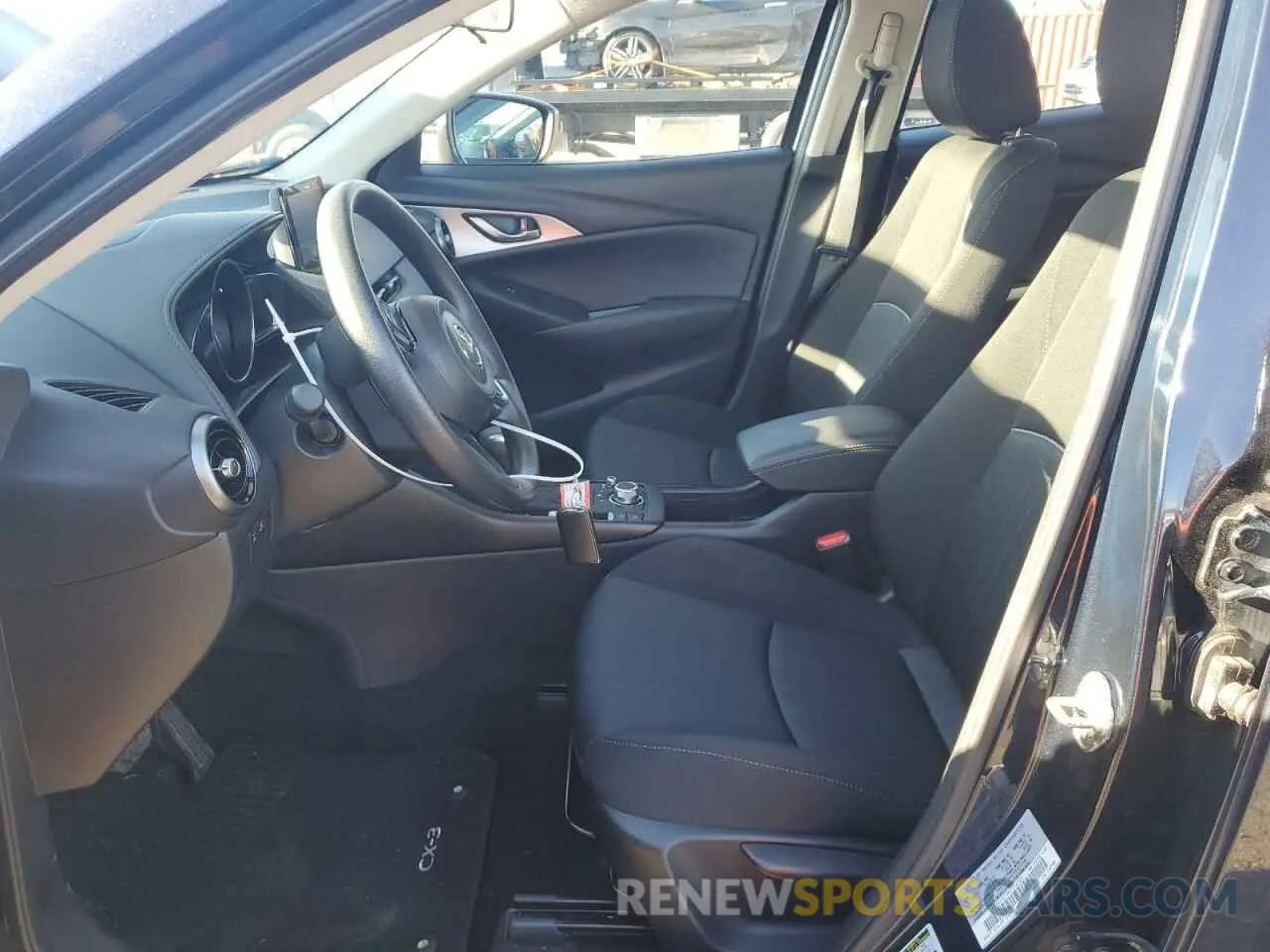 7 fotografías del automóvil dañado JM1DKFB73M1516569 MAZDA CX-3 2021